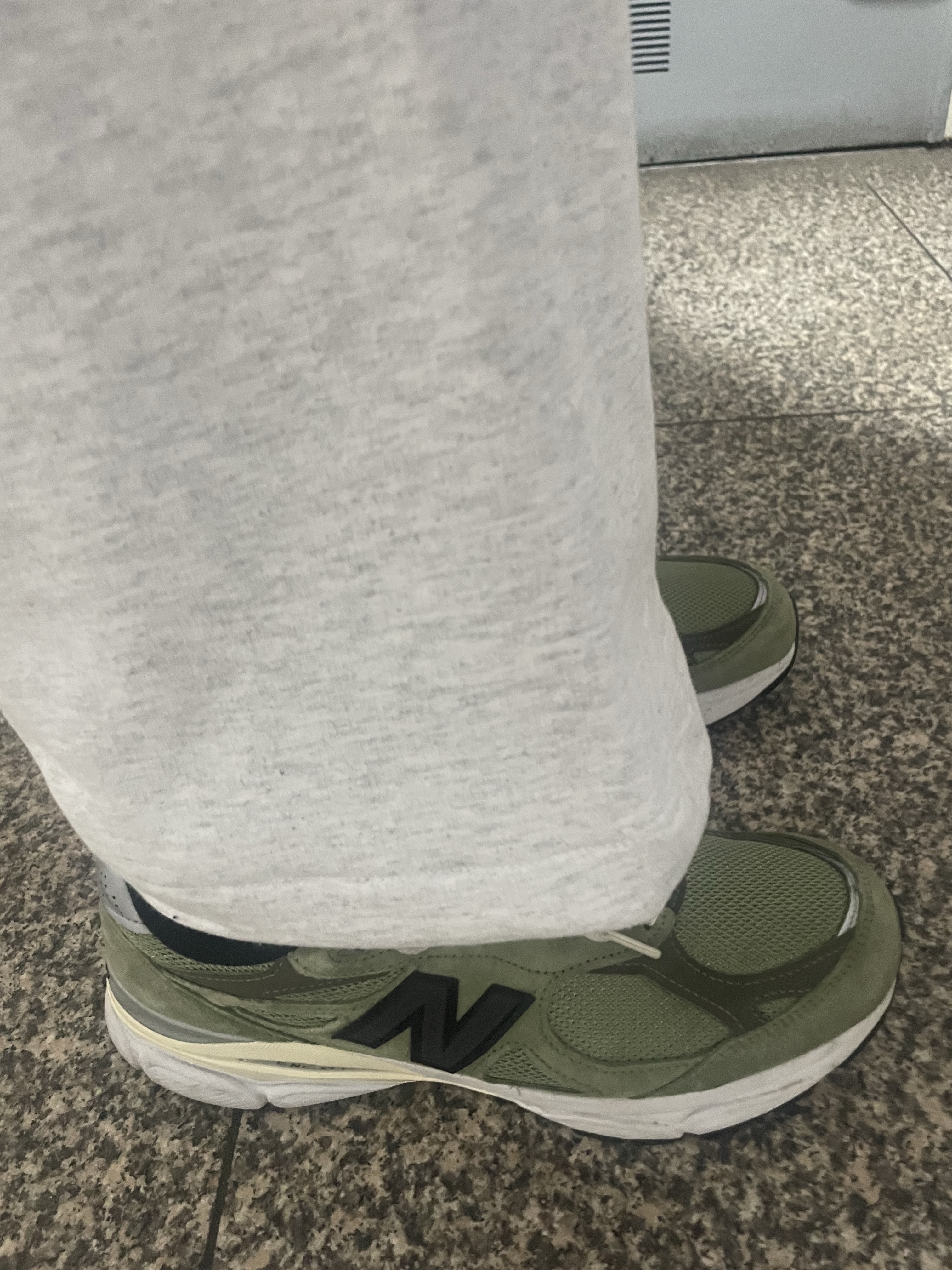 Yeezy x Gosha Rubchinskiy YZY Black Dogs Hoodie Heather Grey, Yeezy x Gosha Rubchinskiy YZY Black Dogs Jogger Heather Grey 착용 스타일 - 3