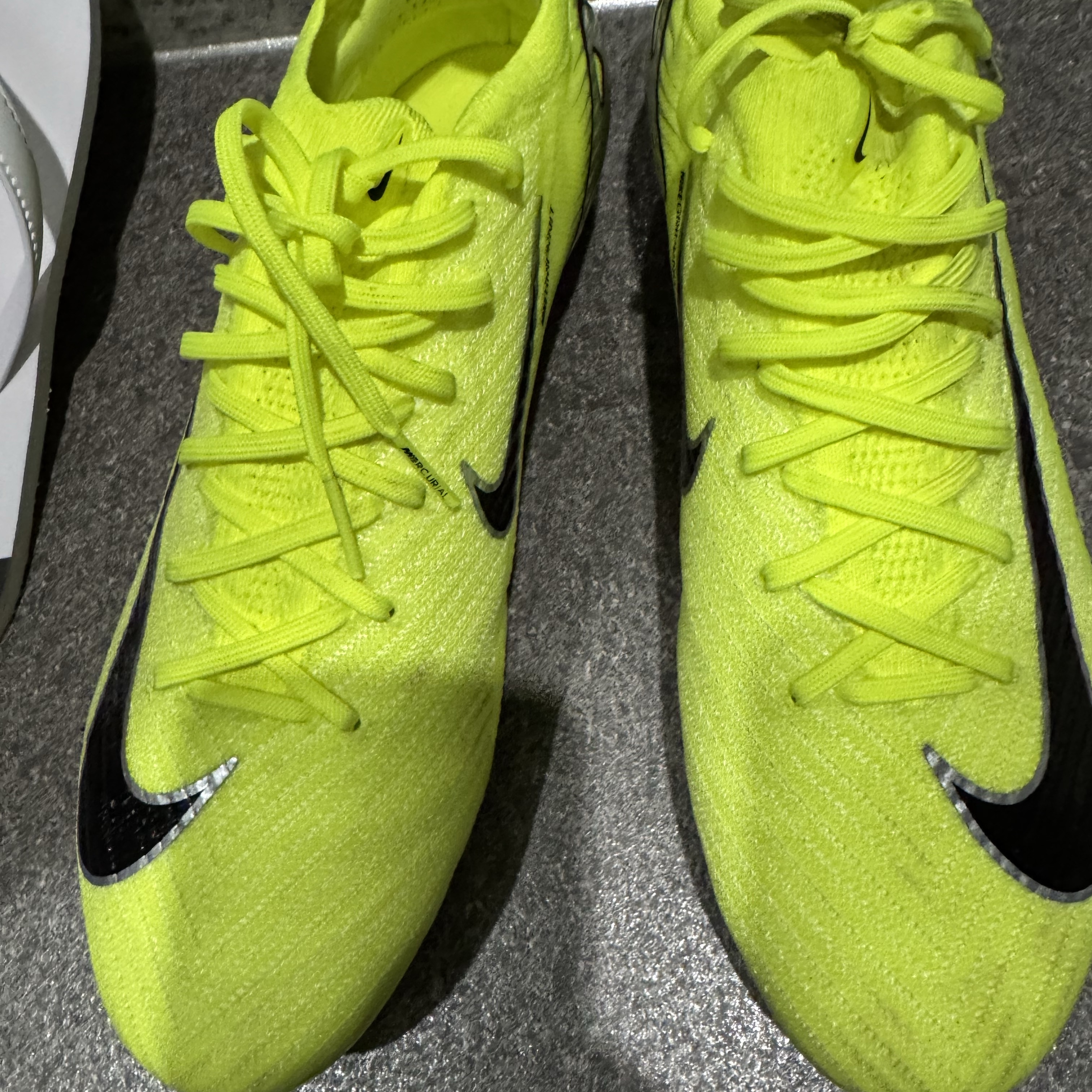 Nike Zoom Mercurial Vapor 16 Elite AG Pro Volt Black 착용 스타일