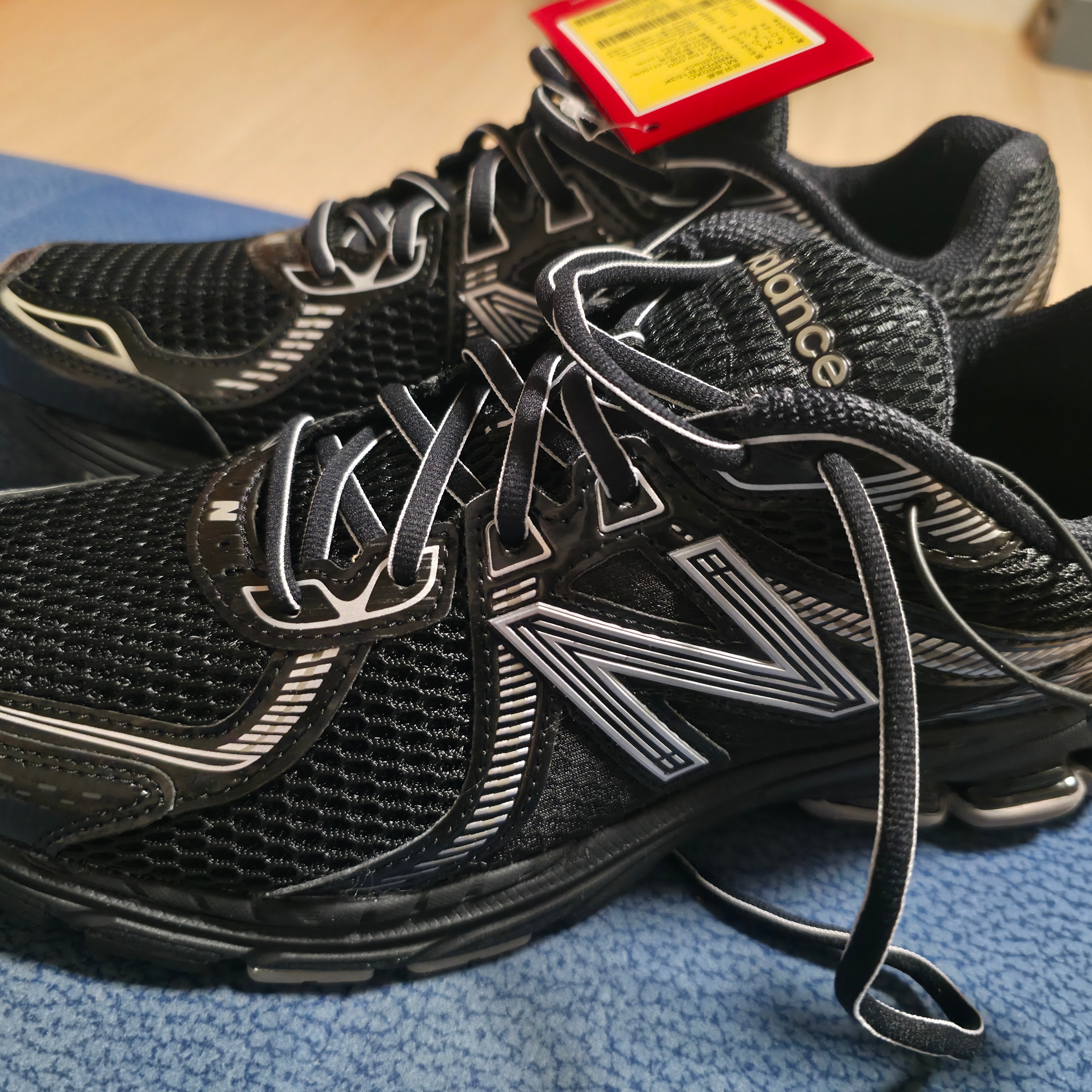New Balance 860v2 Black Grey 착용 스타일