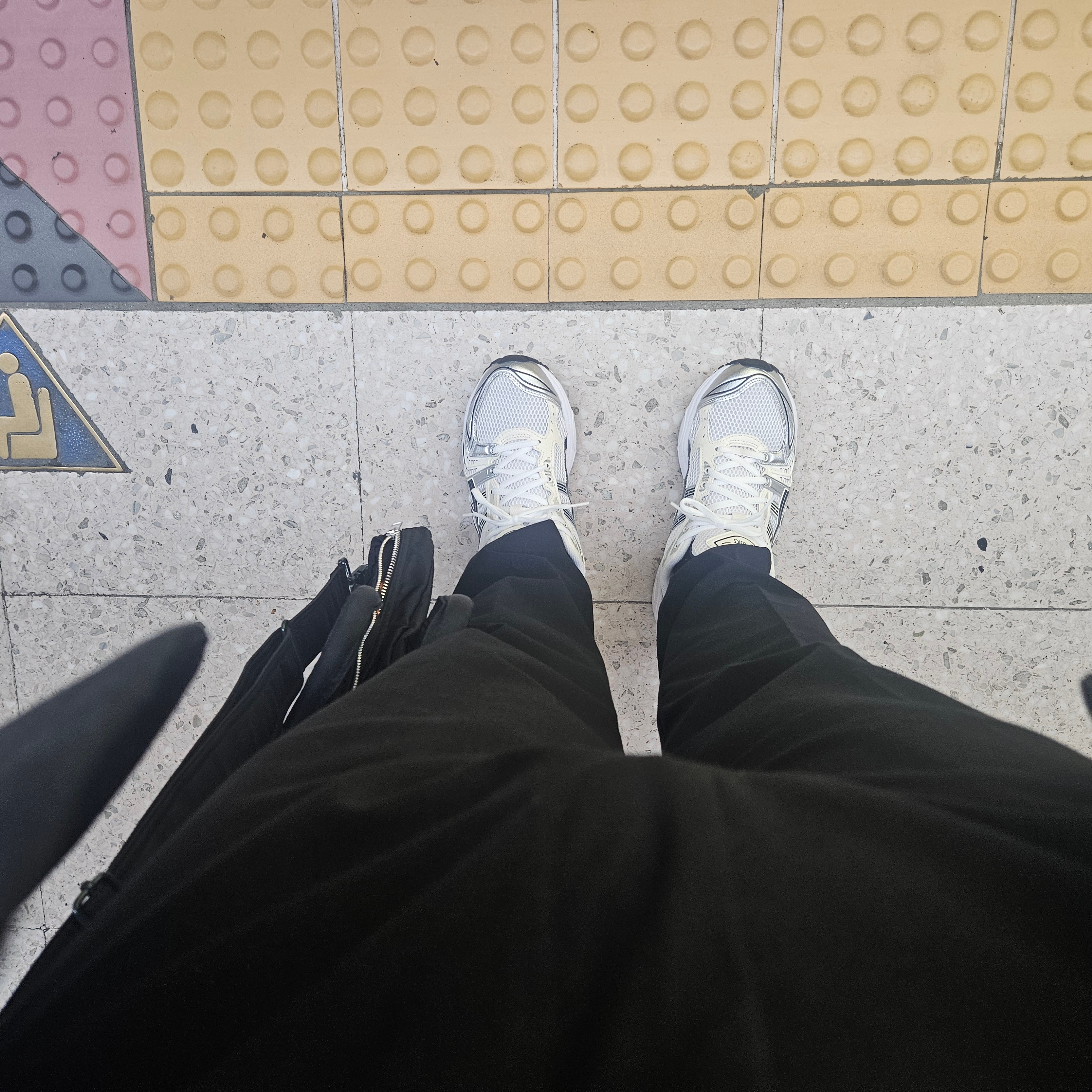 (W) Asics Gel-Kayano 14 White Midnight 착용 스타일 - 2