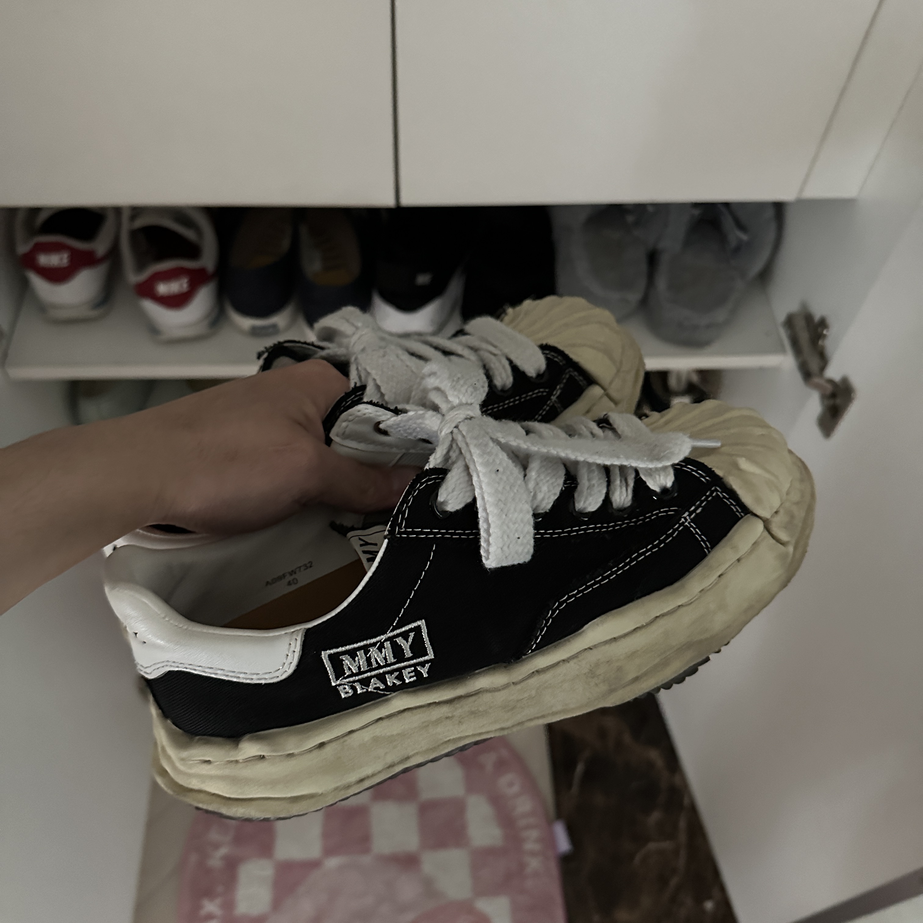 Maison Mihara Yasuhiro Blakey VL OG Sole Canvas Low-top Sneakers Black 착용 스타일
