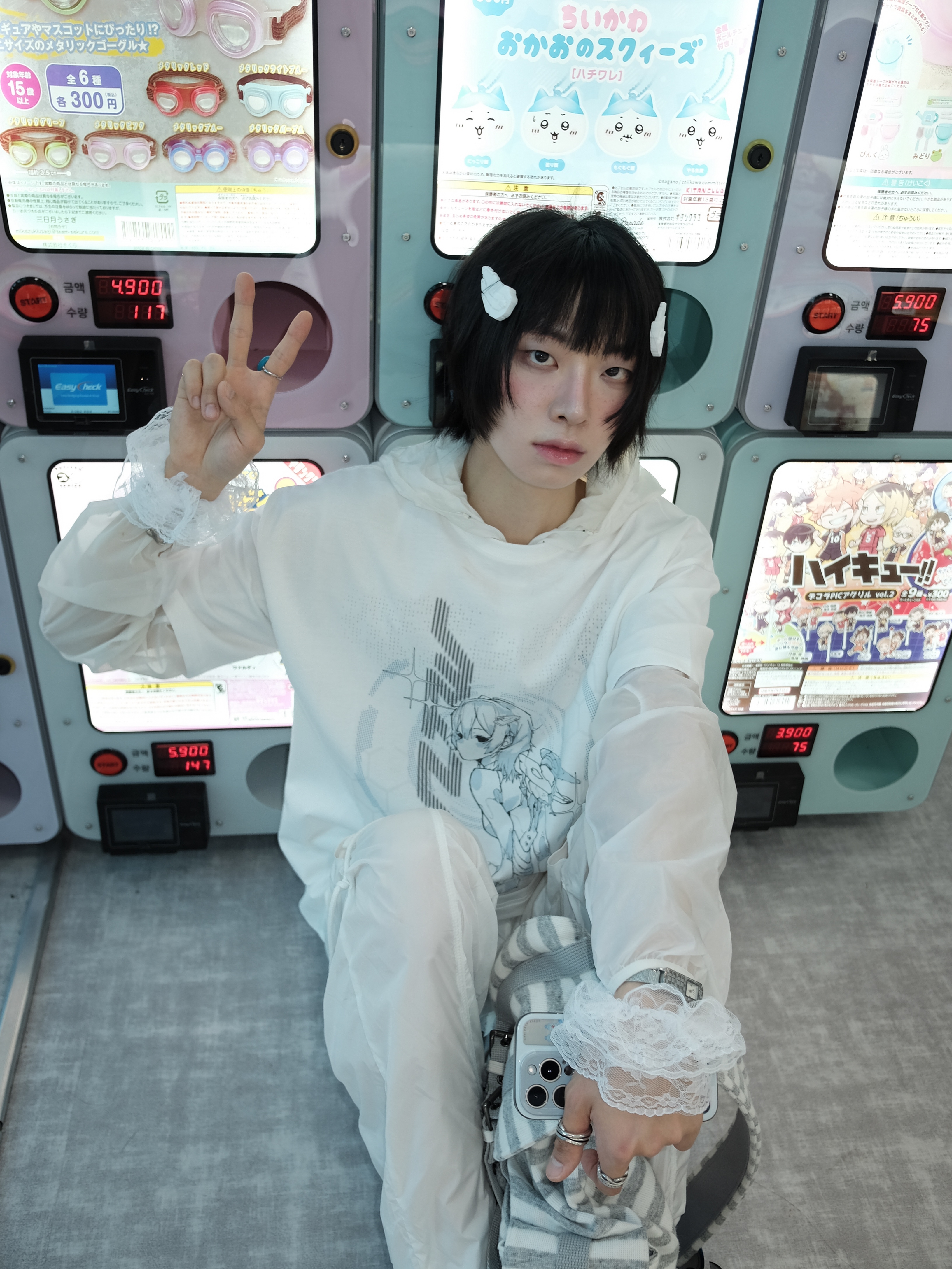 [KREAM 단독] Miuki Lumiel_00 Wing Hair Clip White 2ea/set, [KREAM 단독] Miuki Kiel Back Wing T-shirt White (Overfit) 착용 스타일
