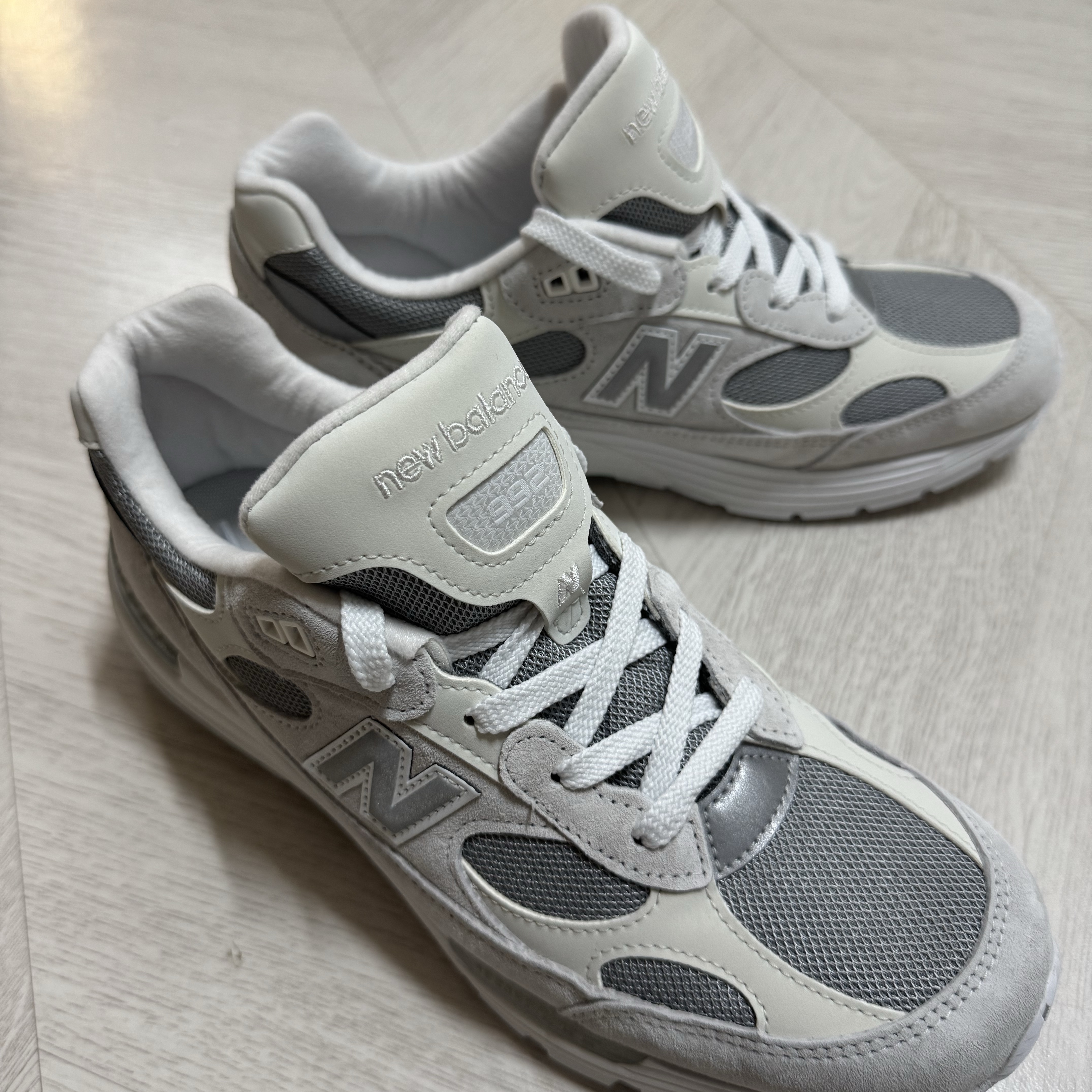 New Balance 992 Made in USA Core White Reflection 착용 스타일 - 2
