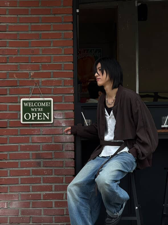 NA A NANA Wavy Strap Blouson Olive Brown 착용 스타일 - 3