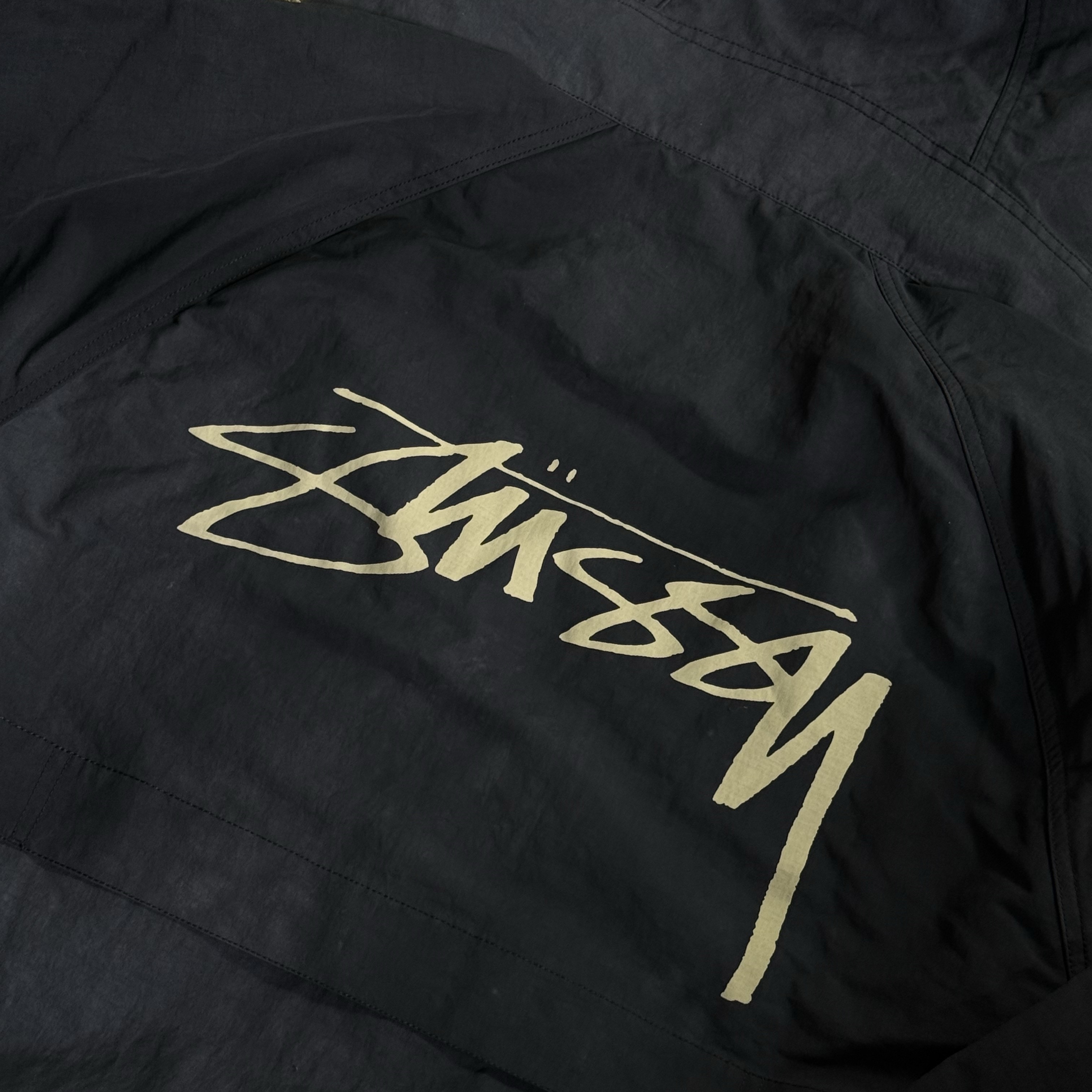 Stussy Wave Dye Beach Shell Jacket Navy 착용 스타일 - 2