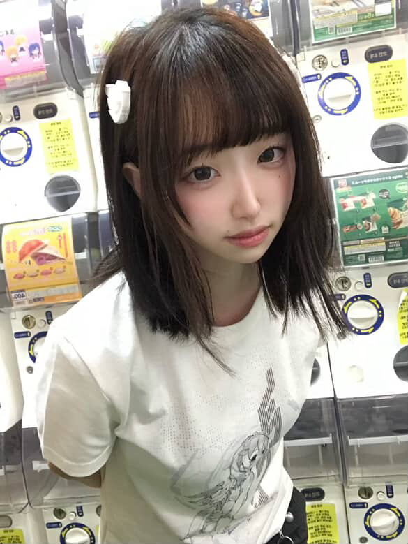 [KREAM 단독] Miuki Kiel Back Wing T-shirt White (Slimfit), [KREAM 단독] Miuki Lumiel_00 Wing Hair Clip White 2ea/set 착용 스타일