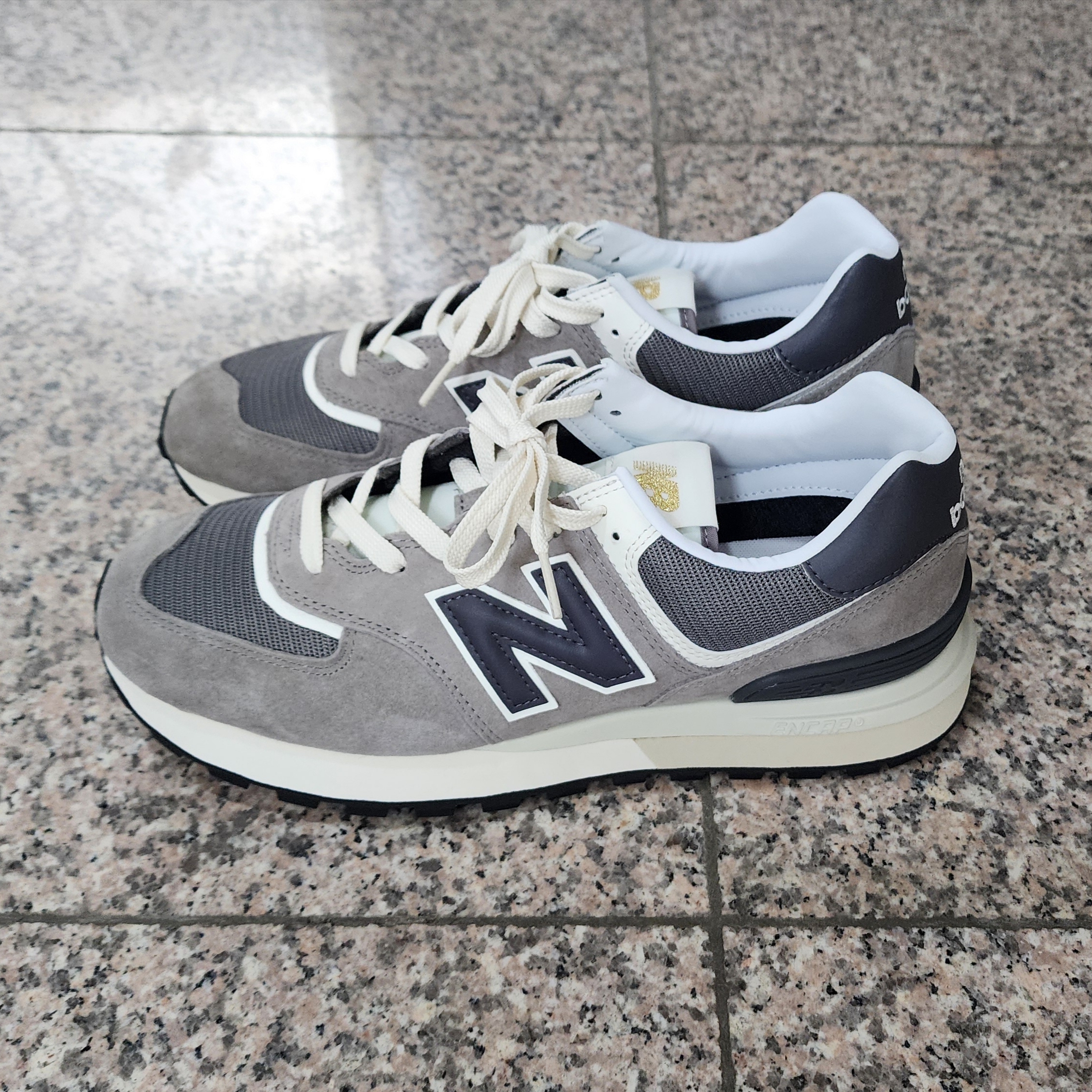 New Balance 574 Legacy Grey 착용 스타일 - 1