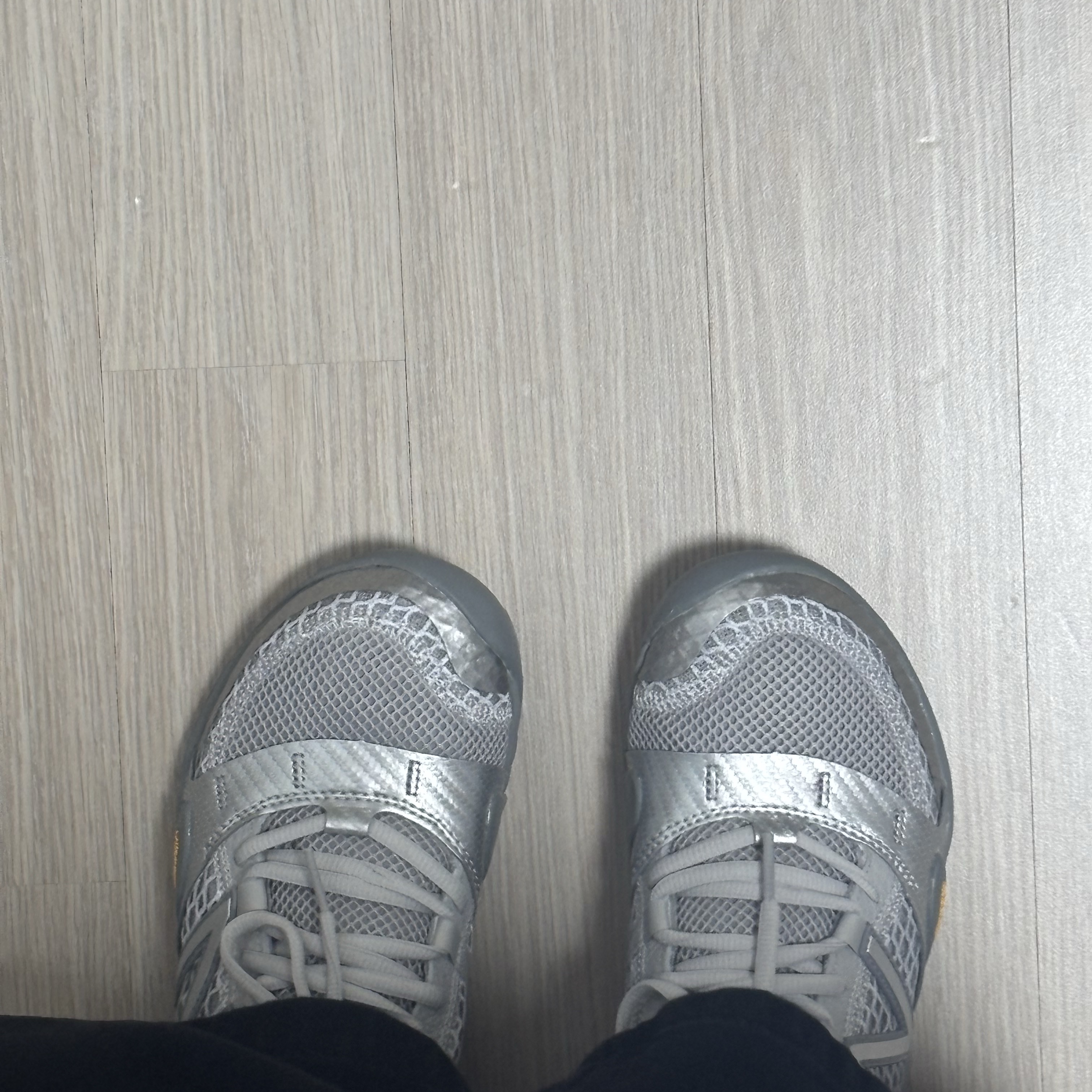 New Balance Minimus MT10O Slate Grey Silver Metallic 착용 스타일