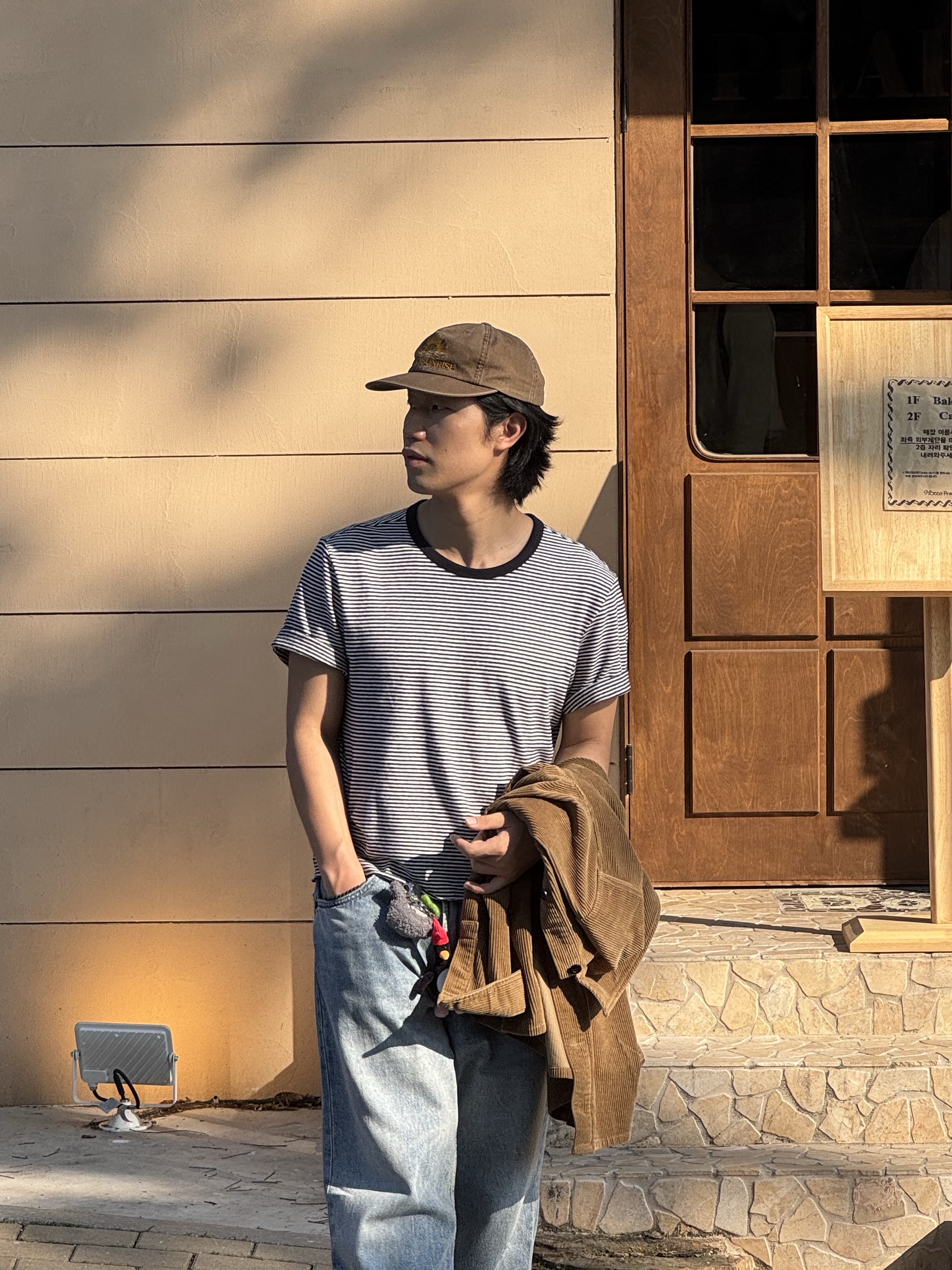 Hello Sunrise Arch Logo 5Panel Cap Brown, Casio LTP-V007D-7B 착용 스타일 - 6