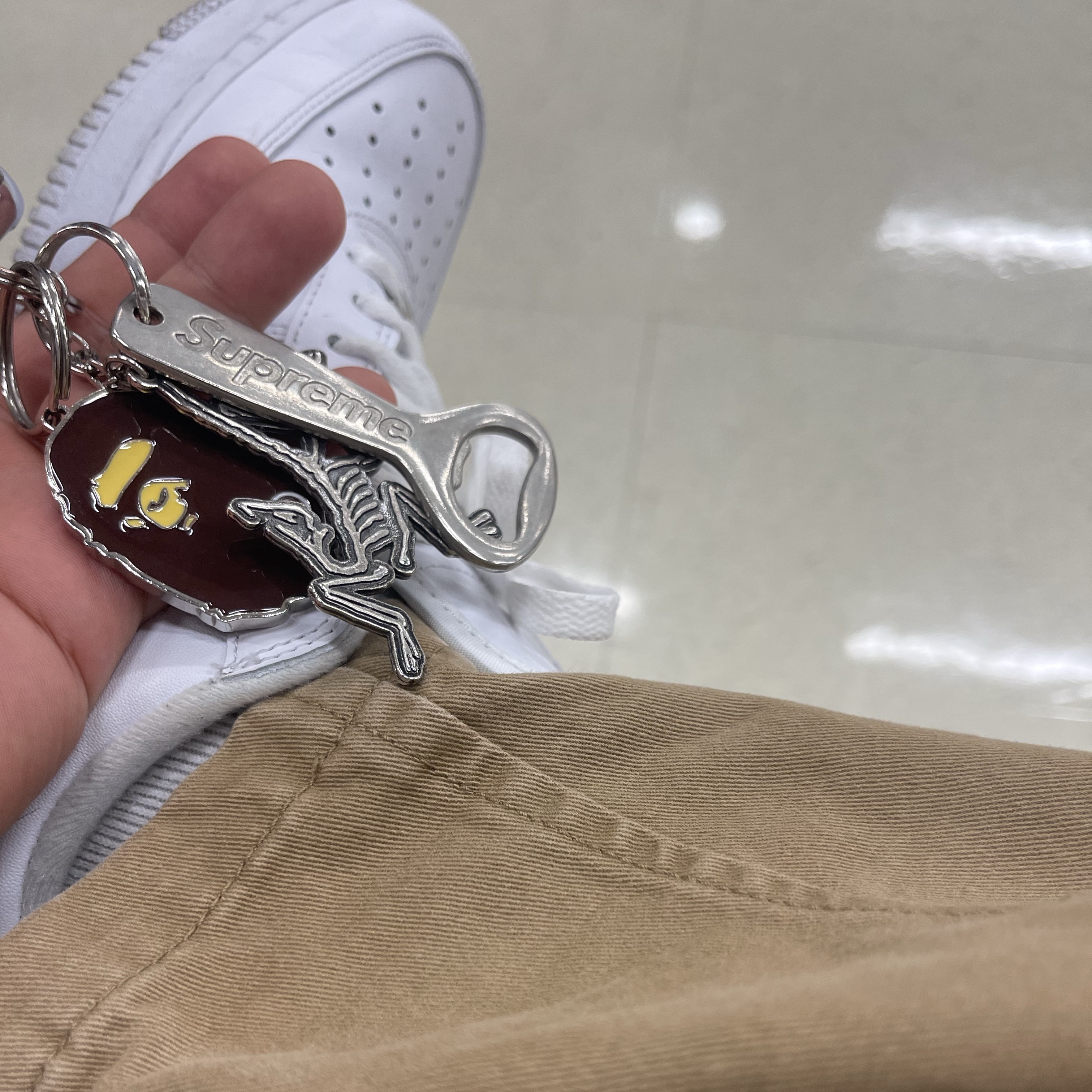 Arc'teryx Keyring Metal 착용 스타일