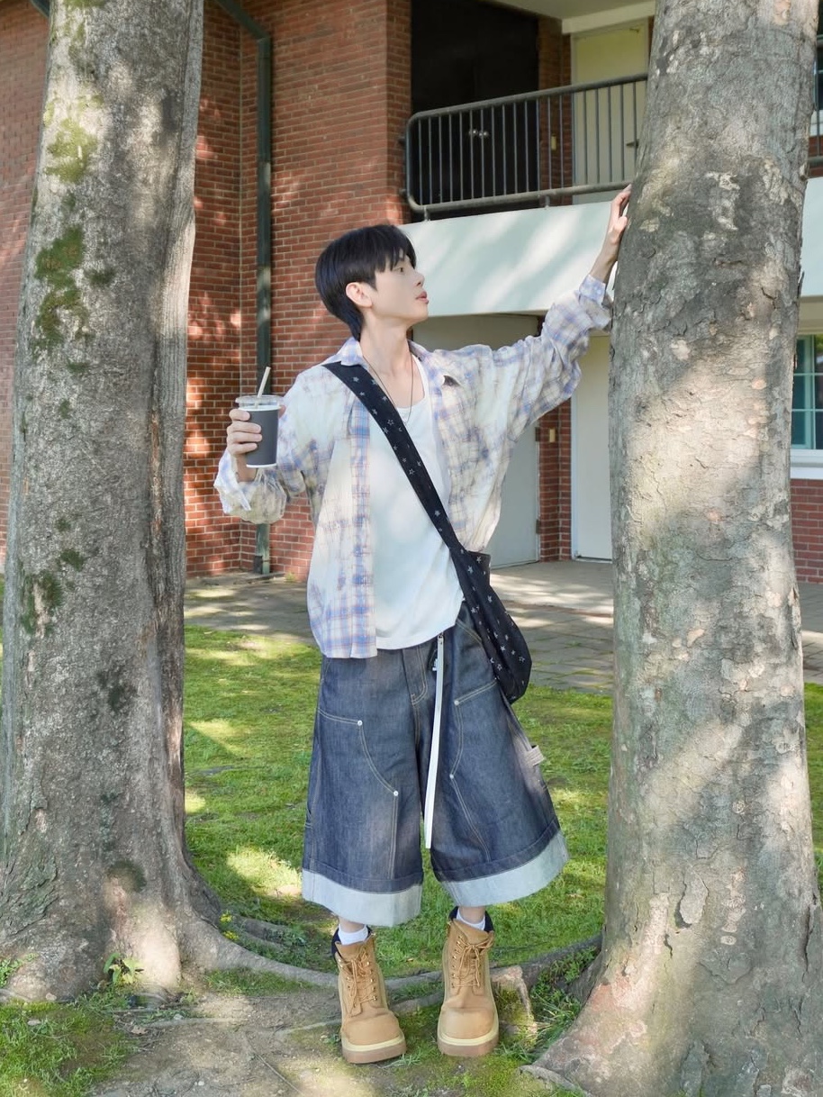GRAILZ x KOIN SEOUL Carpenter Bermuda Denim Pants Indigo, GRAILZ Bleached Plaid Summer Shirts Blue 착용 스타일 - 1