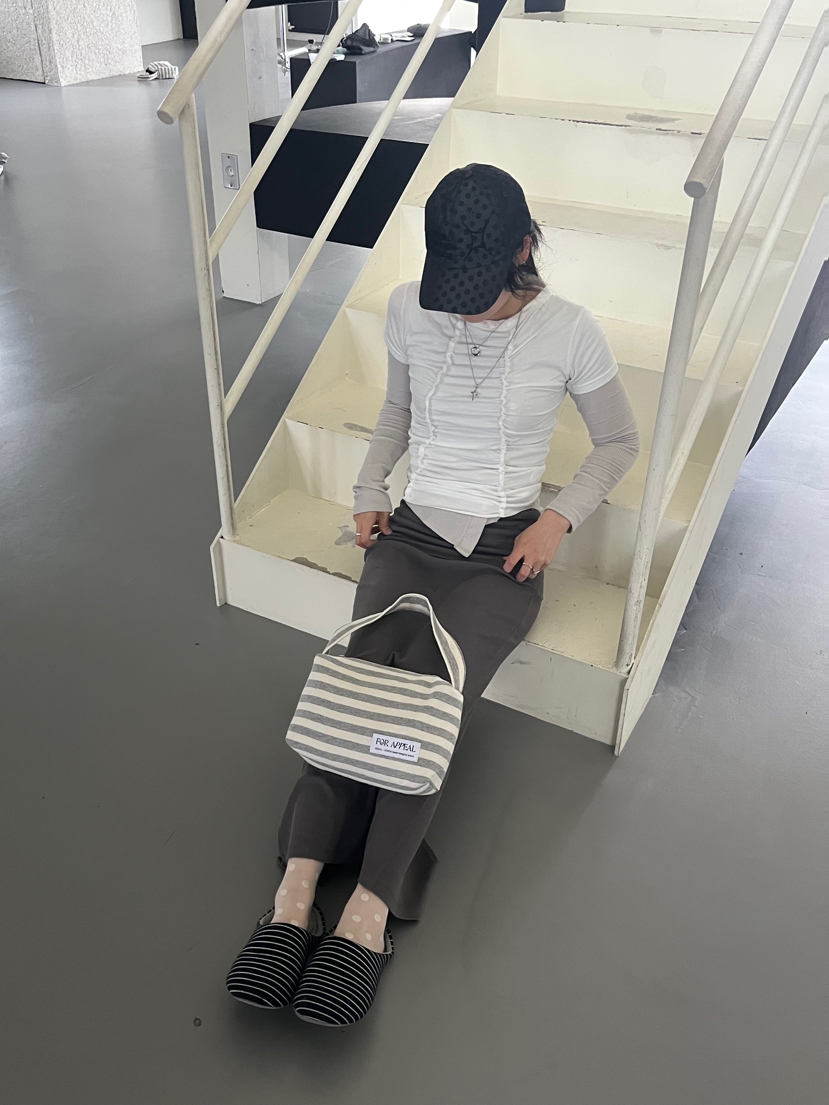 For Appeal Love Ball Cap Dot Charcoal, For Appeal Chill Shoulder Bag Stripe Gray 착용 스타일