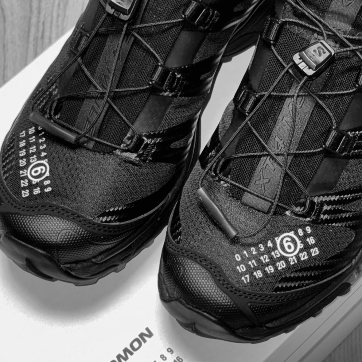 Salomon x MM6 Maison Margiela XT-4 Mule Black 착용 스타일