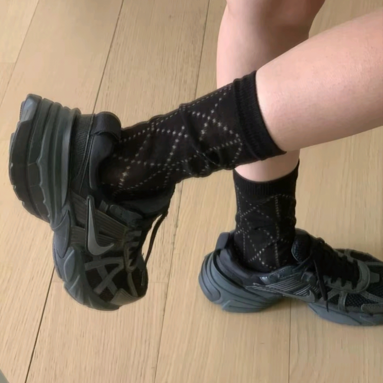 Nike V2K Run Black Anthracite 착용 스타일