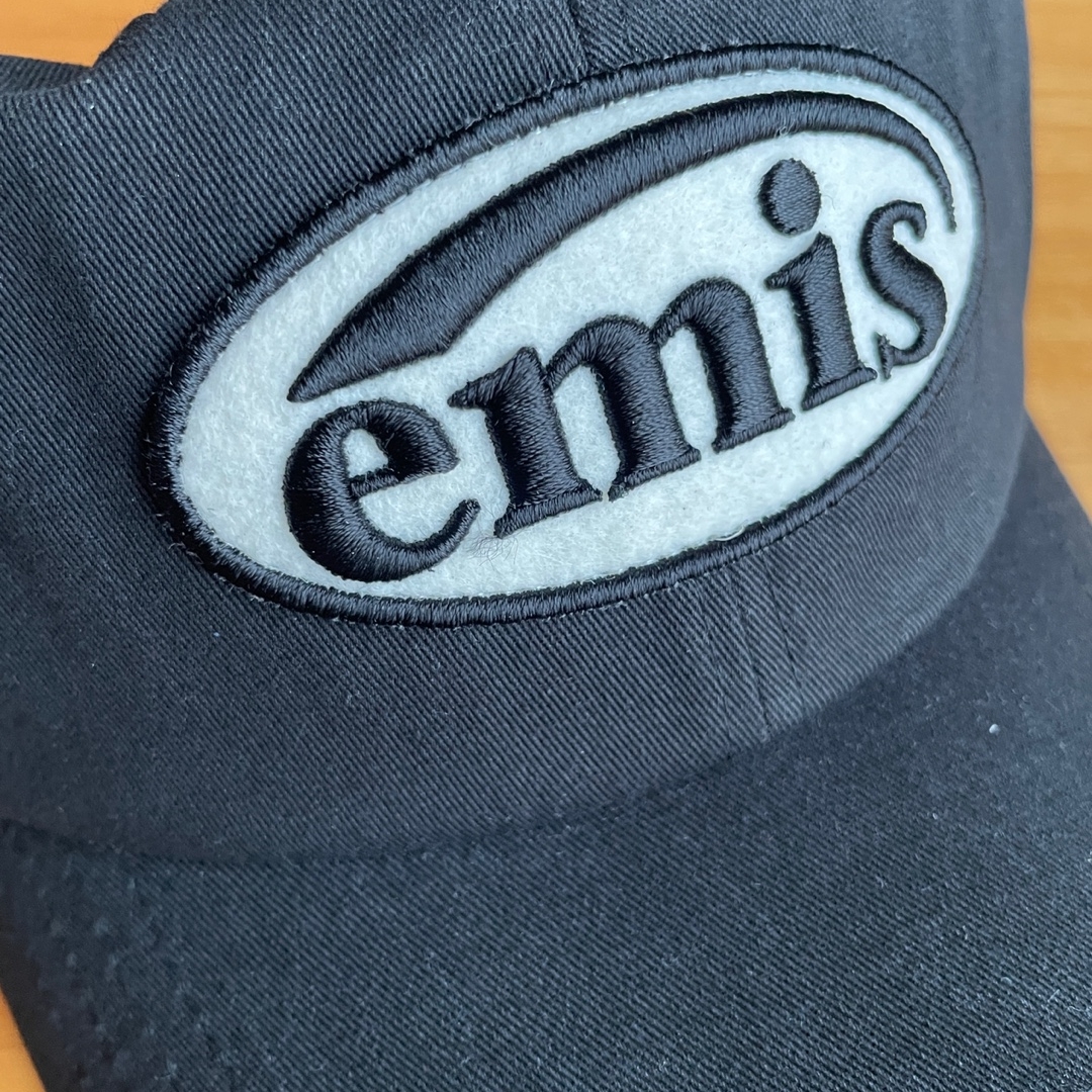 Emis Tone On Tone Wappen Ball Cap Black 착용 스타일 - 2