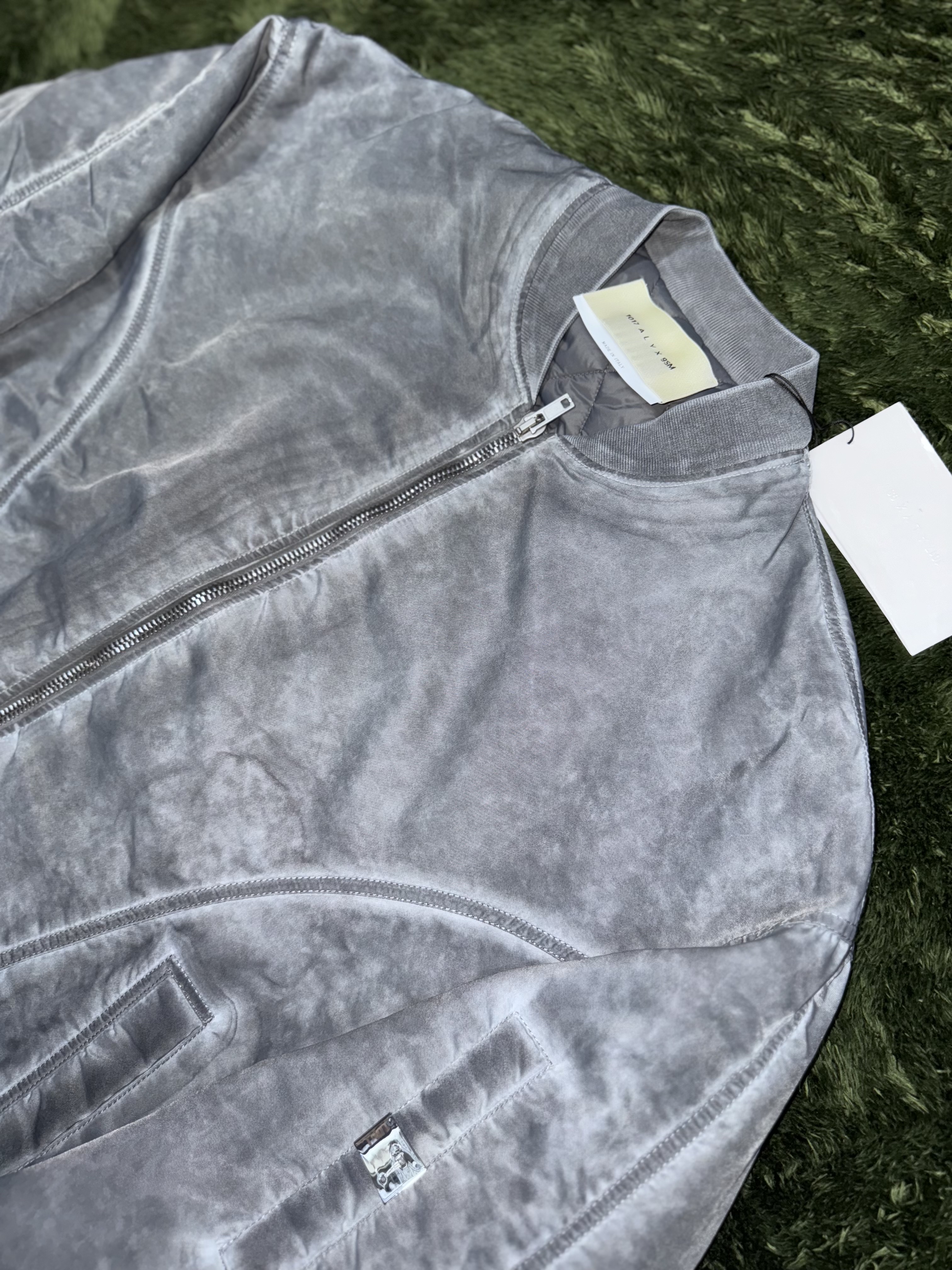 1017 Alyx 9SM Overdyed Bomber Jacket Washed Black 착용 스타일 - 2