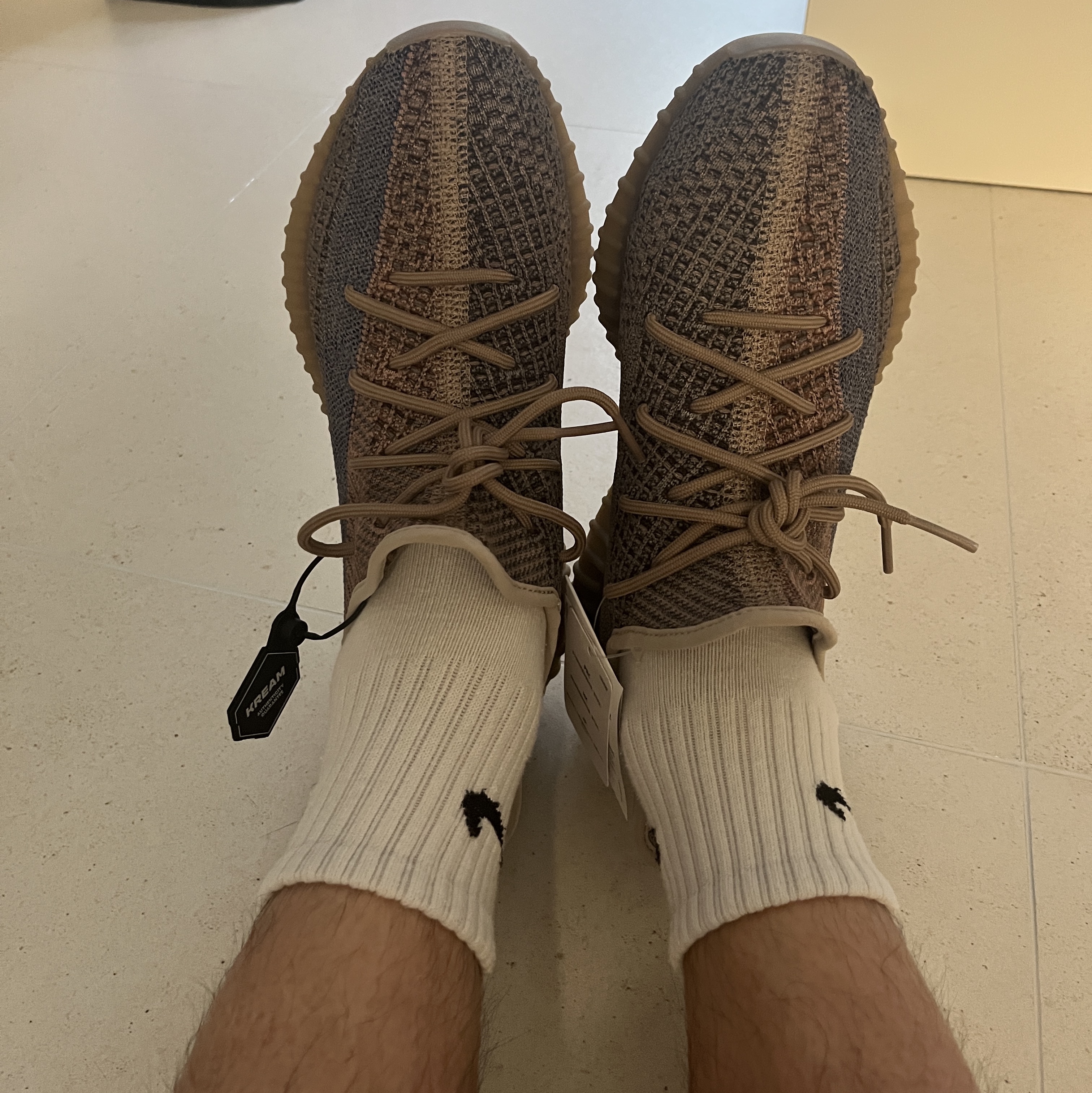 Adidas Yeezy Boost 350 V2 Fade 착용 스타일 - 2