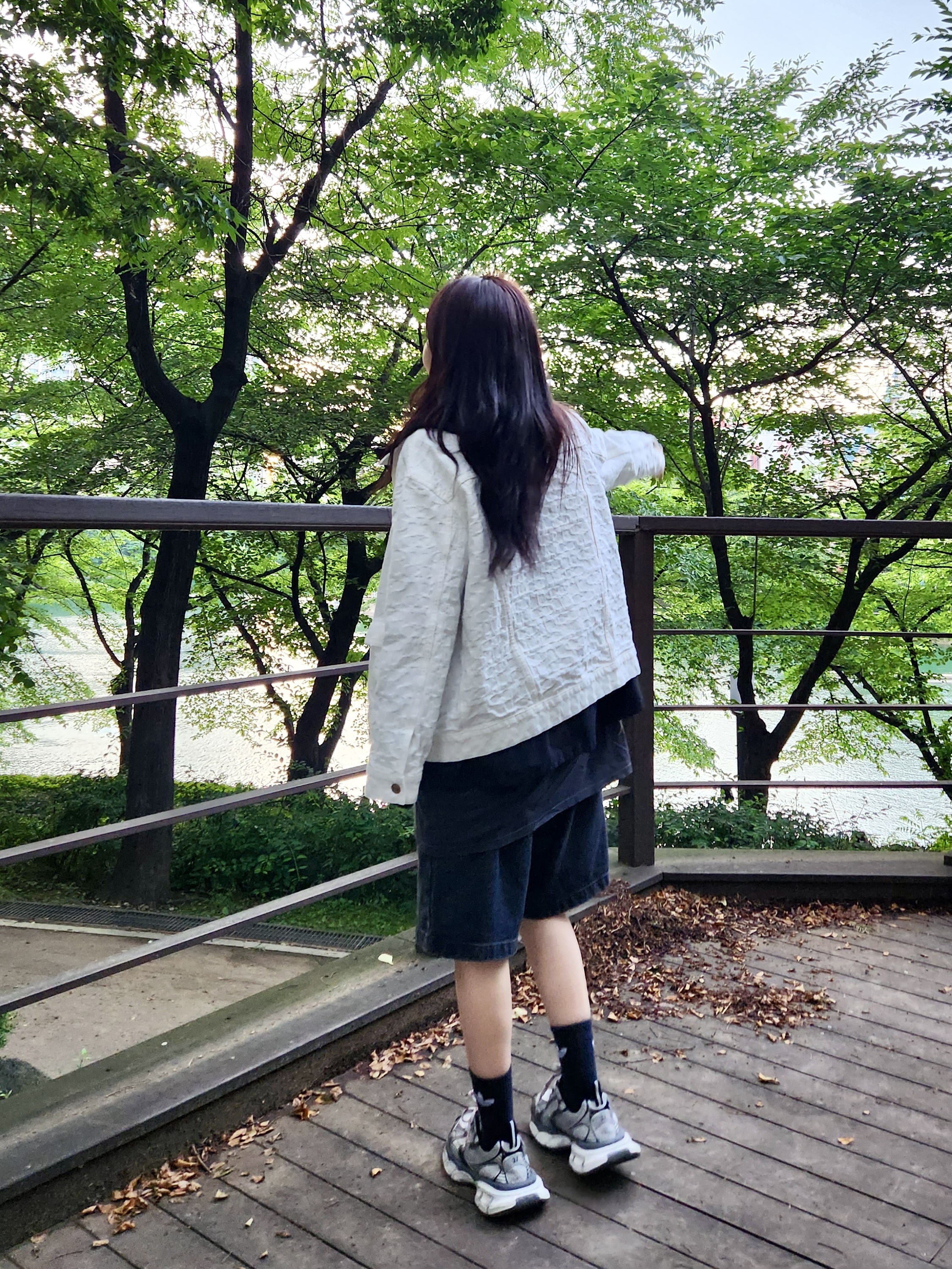 (W) Balenciaga 3XL Sneakers Grey White Red, Stussy Strike Pigment Dyed LS T-Shirt Black 착용 스타일 - 2