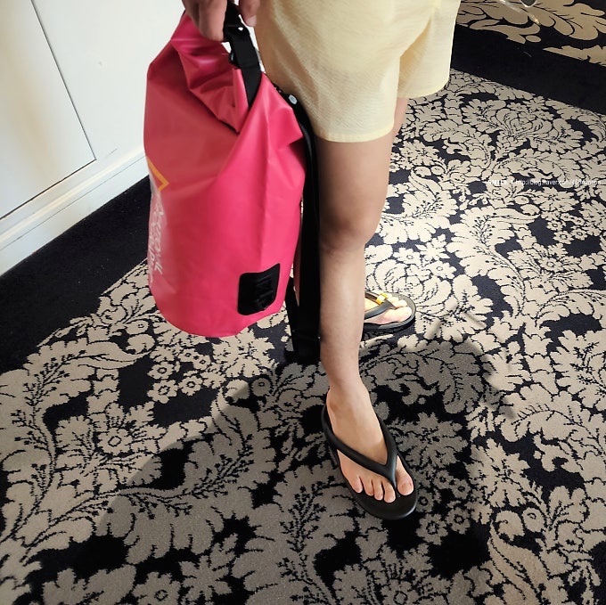 Taw&Toe Flip Flop Zerovity Bio Black 착용 스타일 - 3