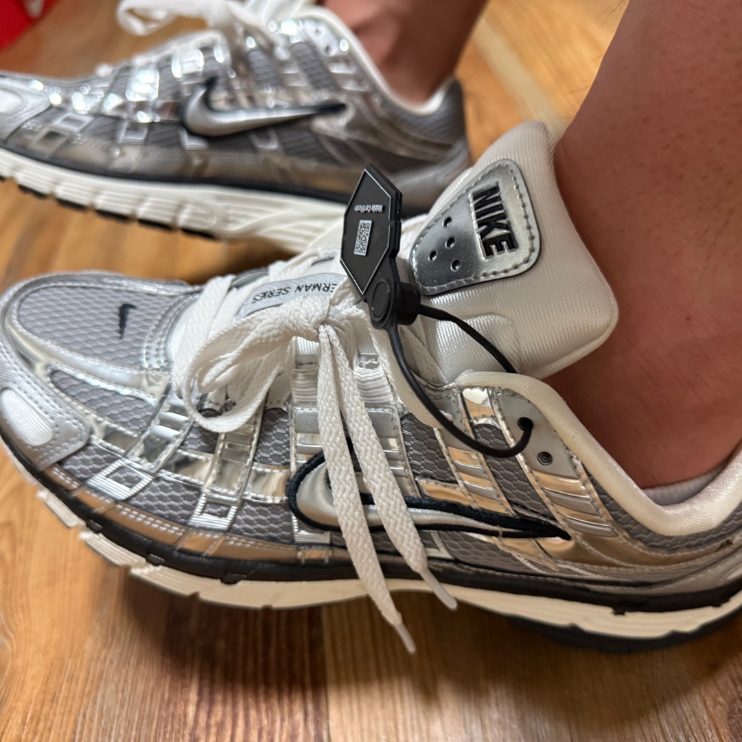 Nike P-6000 Metallic Silver 착용 스타일