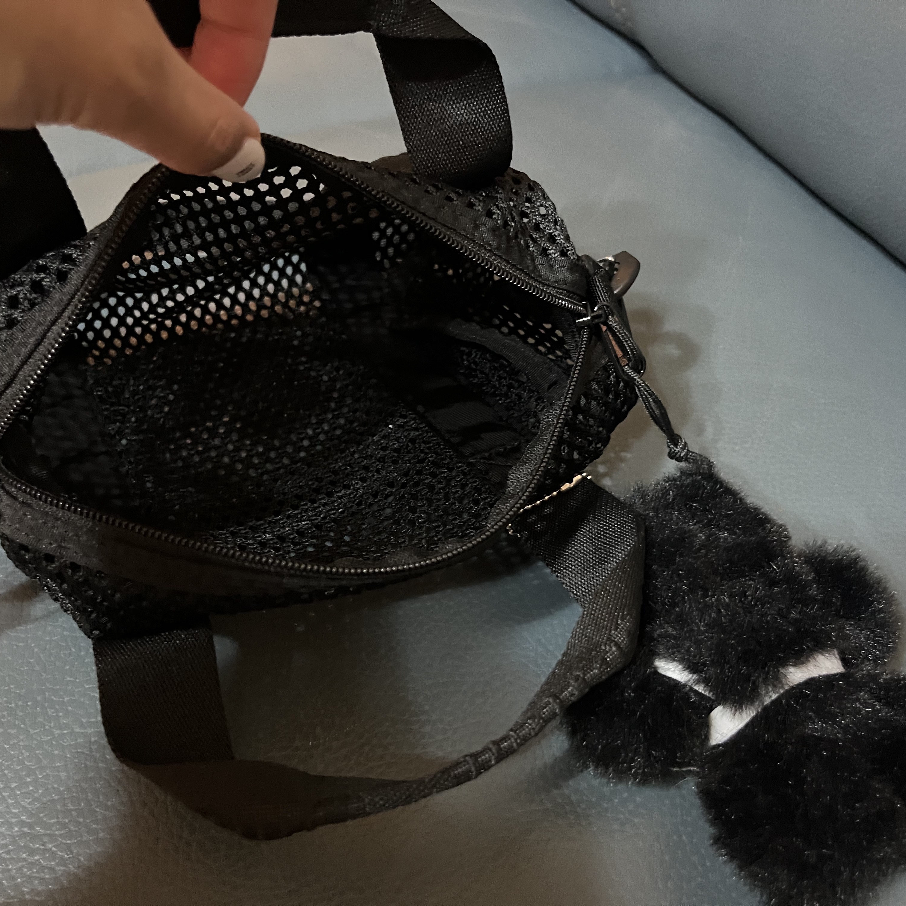 Supreme Mesh Mini Duffle Bag Black - 25SS 착용 스타일 - 3