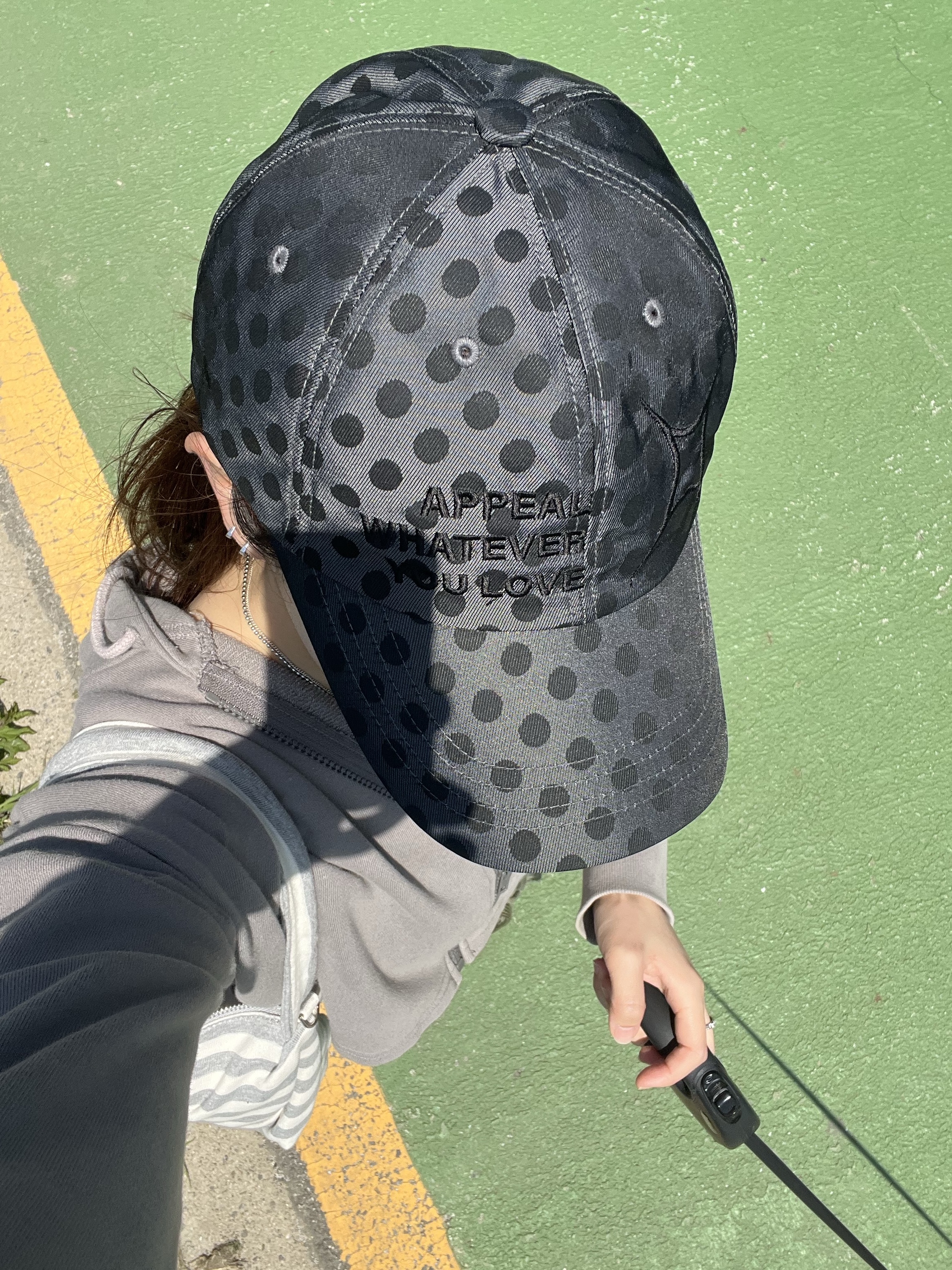 For Appeal Love Ball Cap Dot Charcoal 착용 스타일