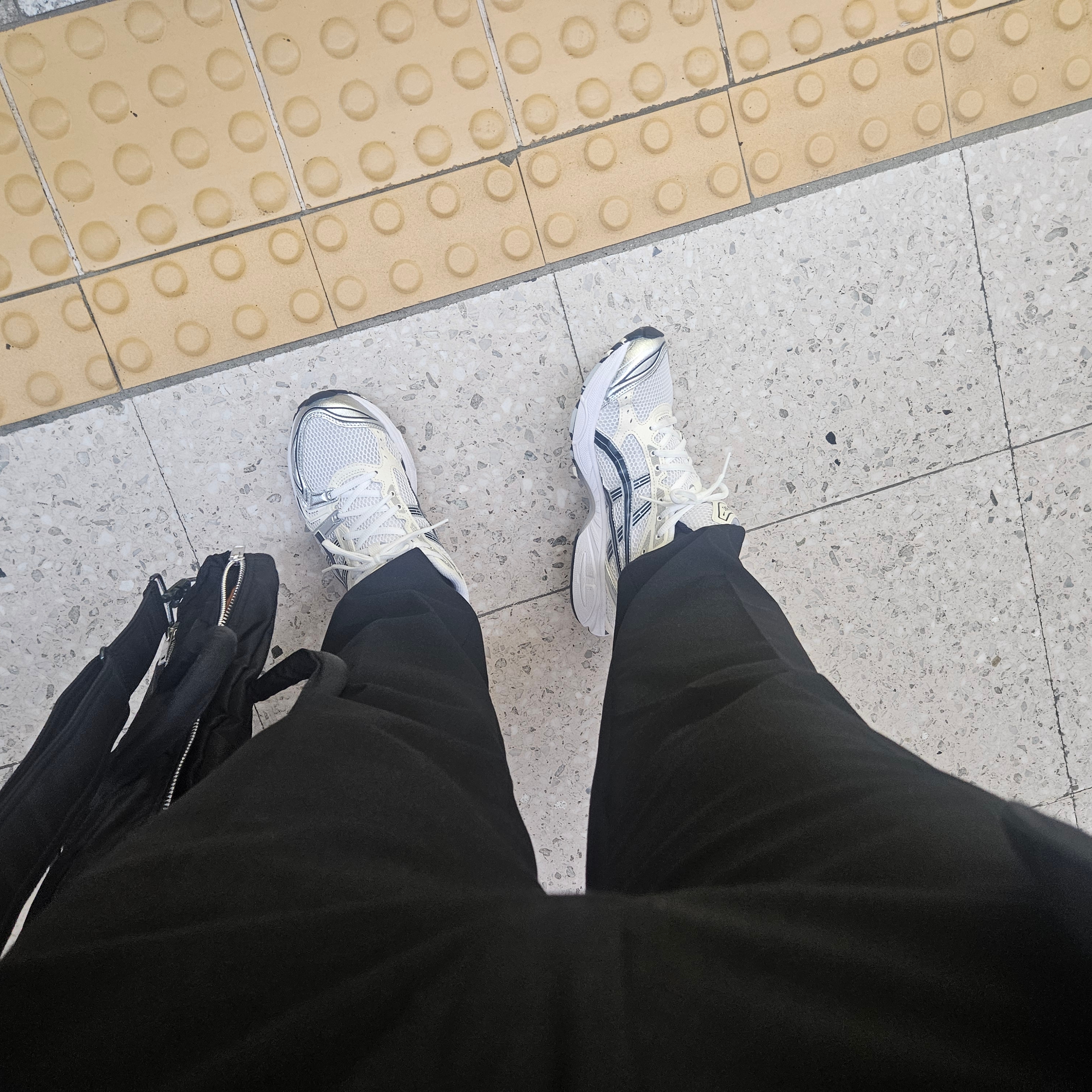 (W) Asics Gel-Kayano 14 White Midnight 착용 스타일 - 3