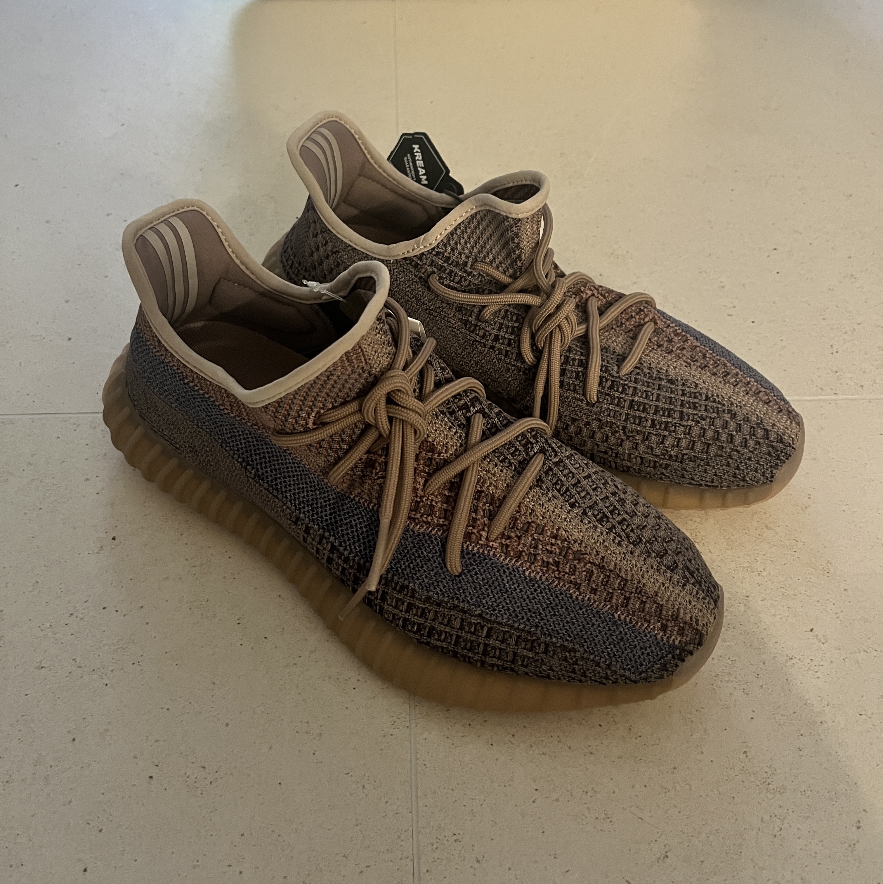 Adidas Yeezy Boost 350 V2 Fade 착용 스타일 - 1