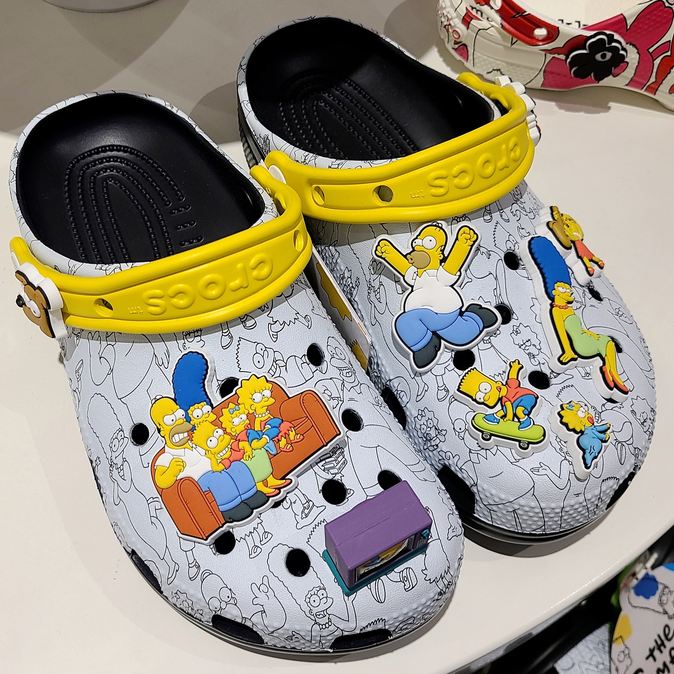 Crocs x The Simpsons Classic Clog Multi 착용 스타일