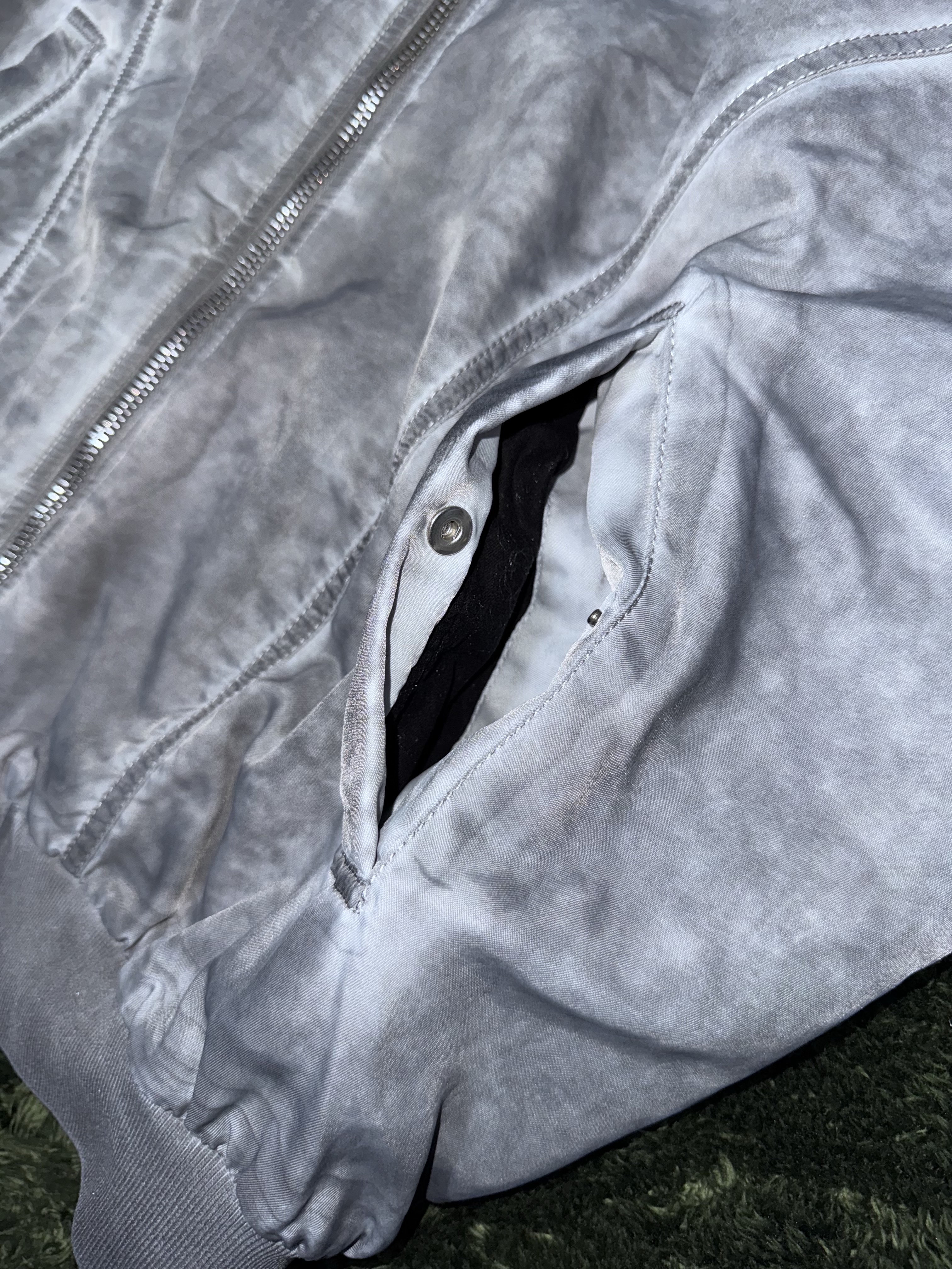 1017 Alyx 9SM Overdyed Bomber Jacket Washed Black 착용 스타일 - 5