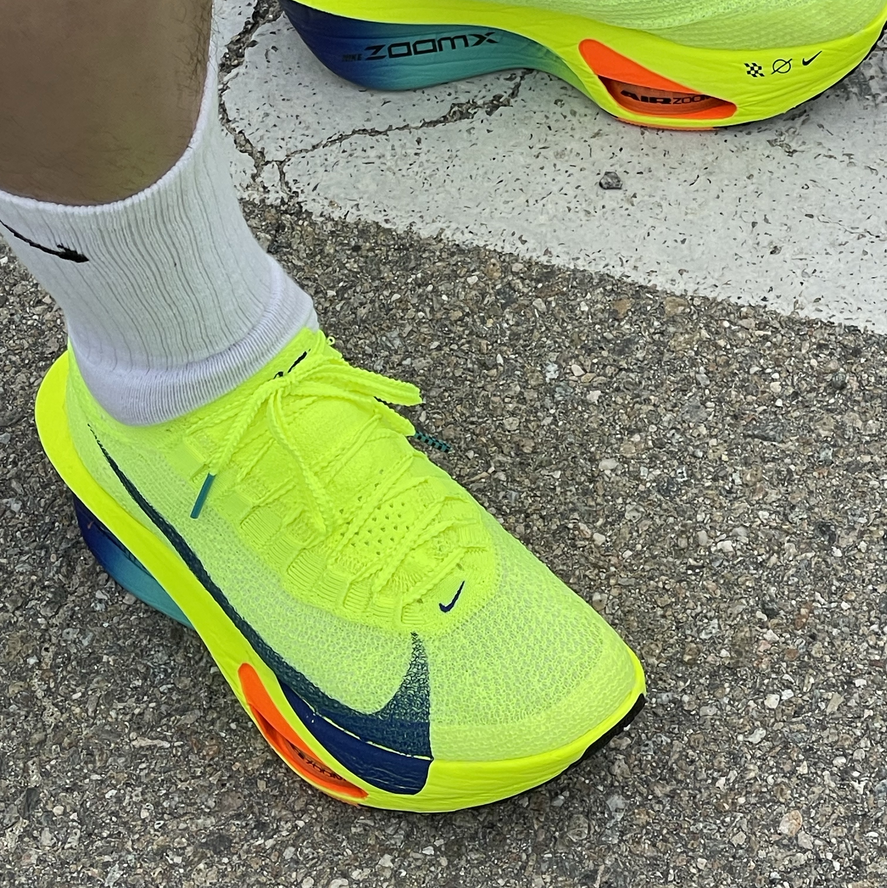 Nike Air Zoom Alphafly Next% 3 Volt 착용 스타일 - 3