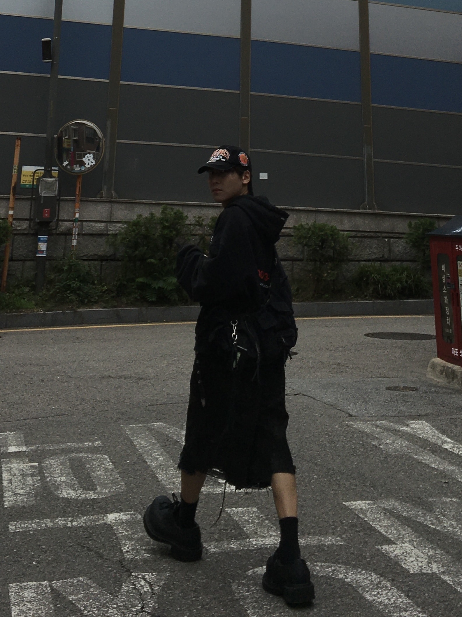 Balenciaga Steroid Derby Black, Project G/R Reworked Bermuda Shorts Black 착용 스타일 - 3