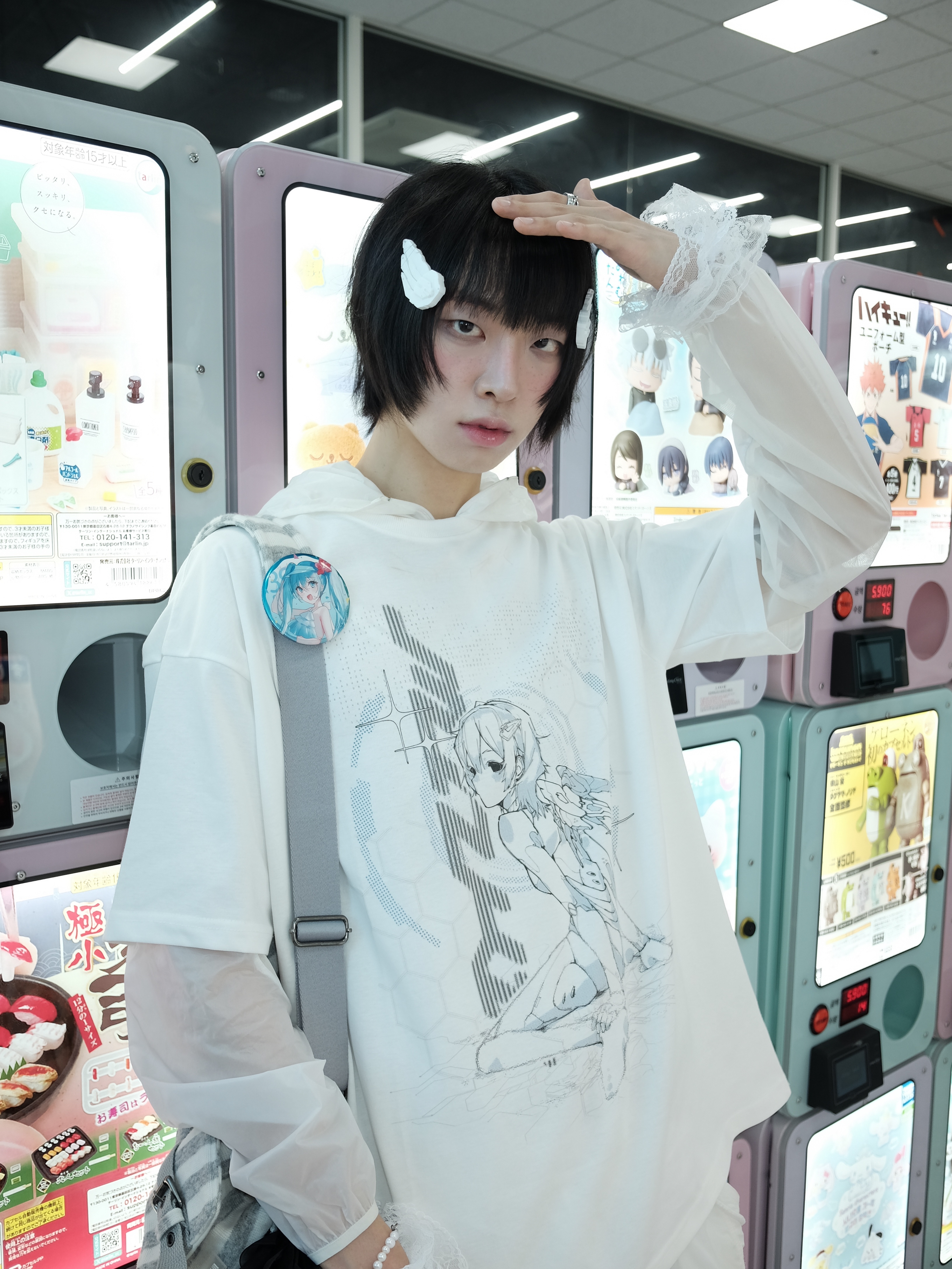 [KREAM 단독] Miuki Lumiel_00 Wing Hair Clip White 2ea/set, [KREAM 단독] Miuki Kiel Back Wing T-shirt White (Overfit) 착용 스타일