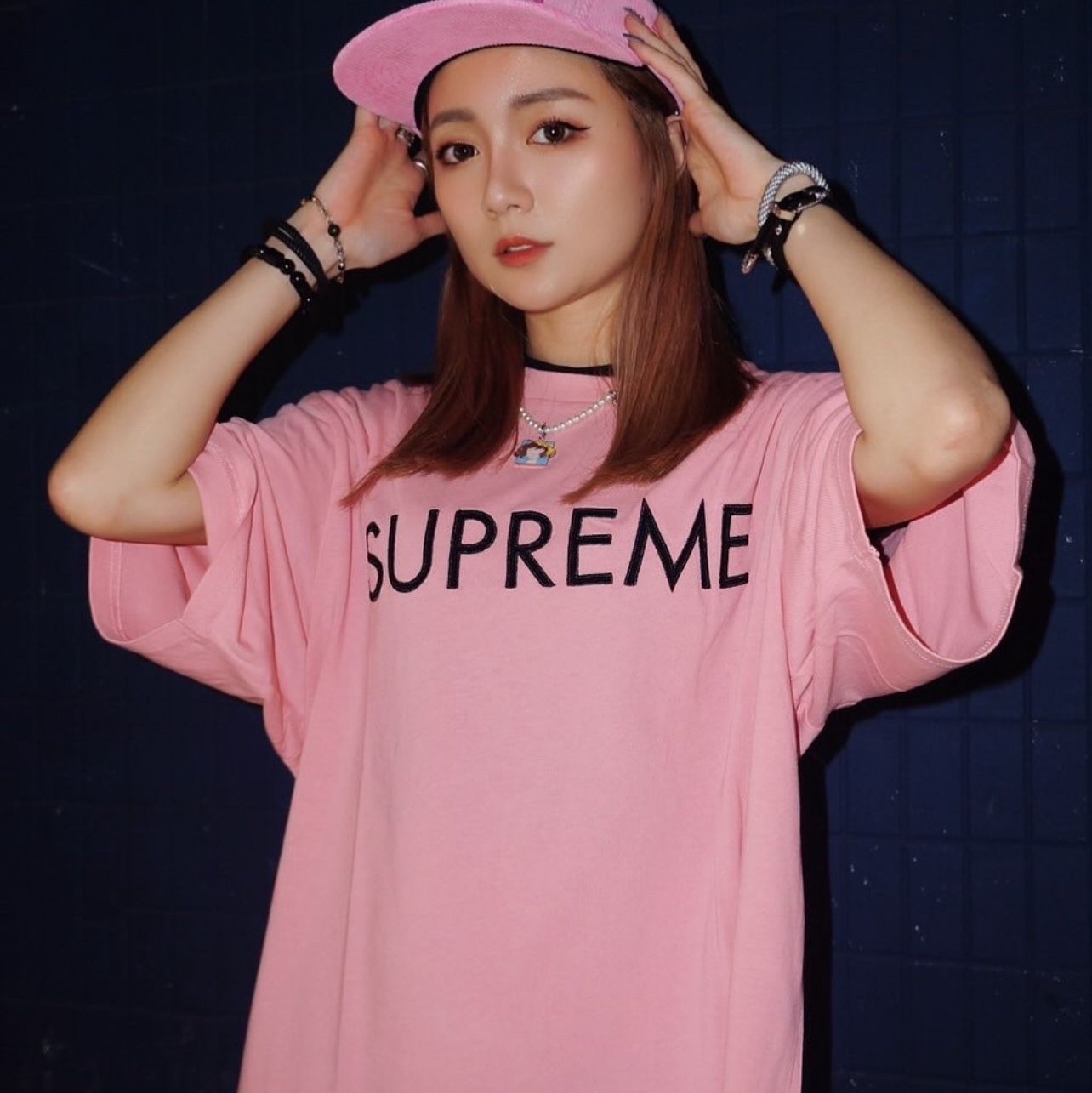 Supreme Capital S/S Top Pink - 25SS 착용 스타일 - 2