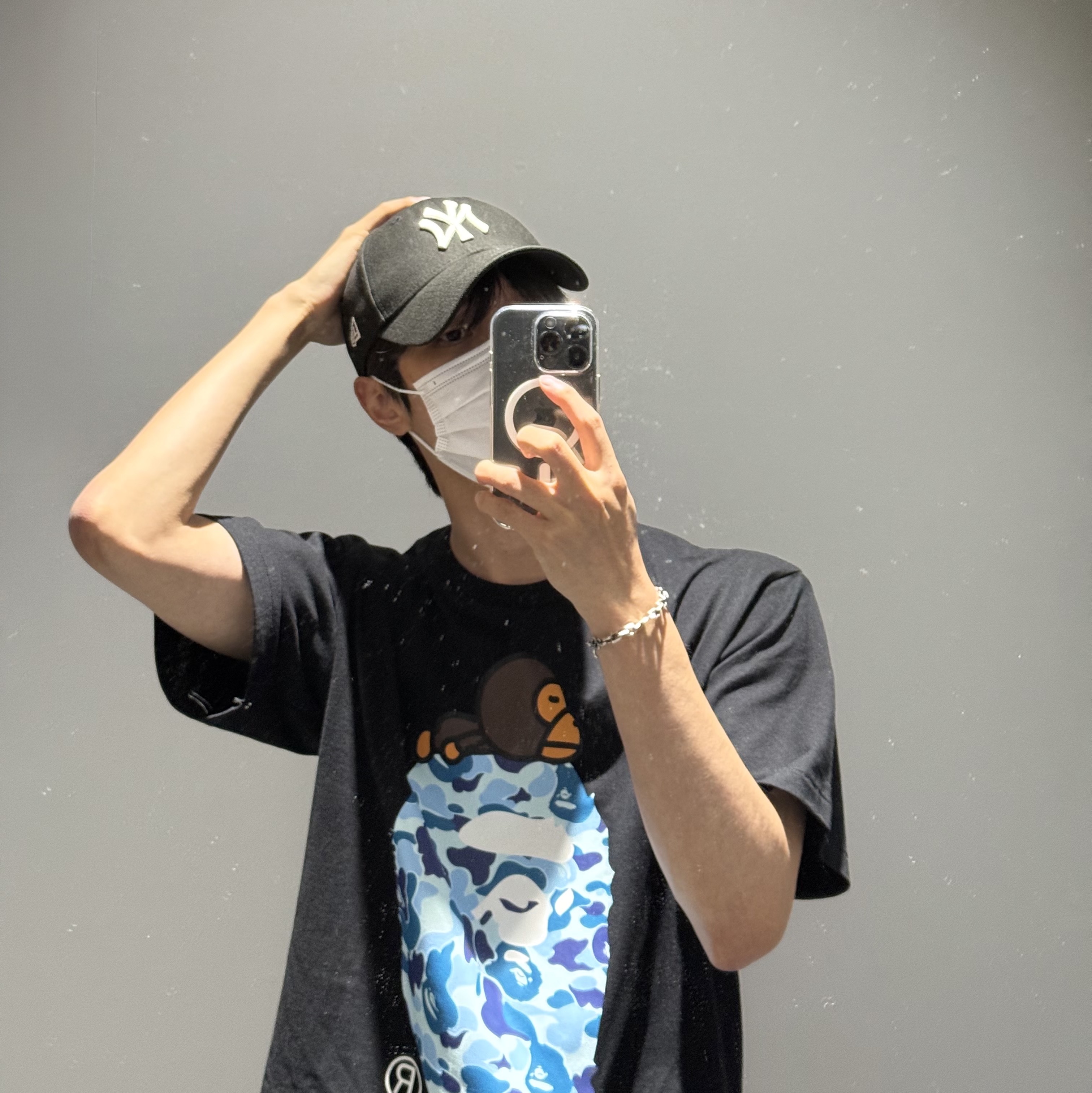 BAPE ABC Camo Milo on Big Ape T-Shirt Black Blue, Gucci Interlocking G Bracelet Silver 착용 스타일 - 2