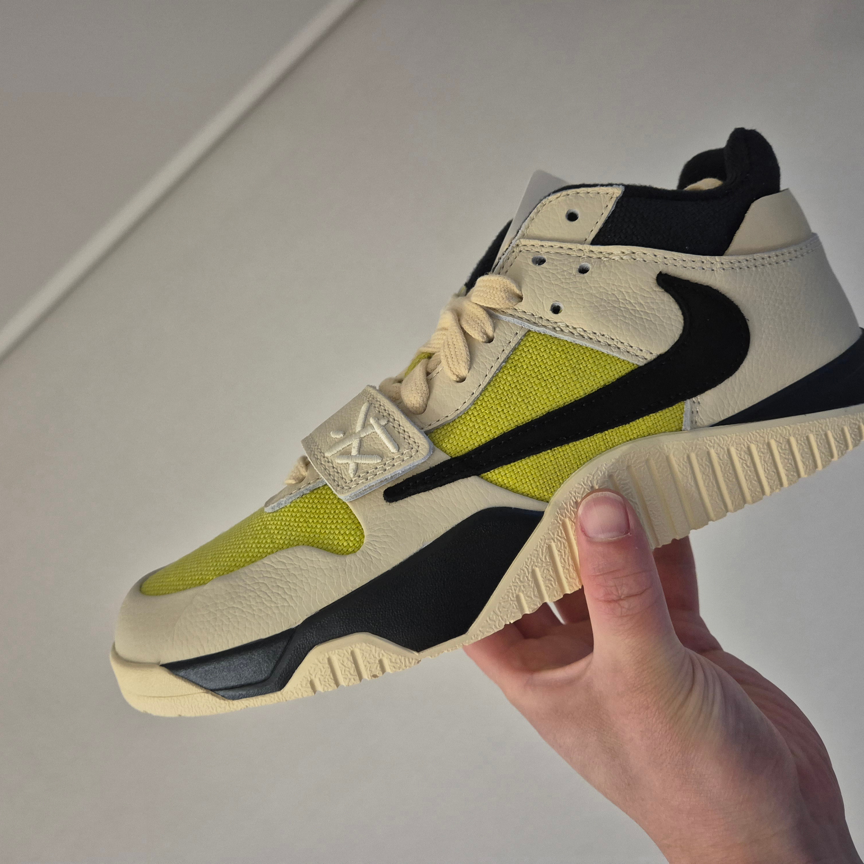 Jordan x Travis Scott Jumpman Jack TR Bright Cactus 착용 스타일