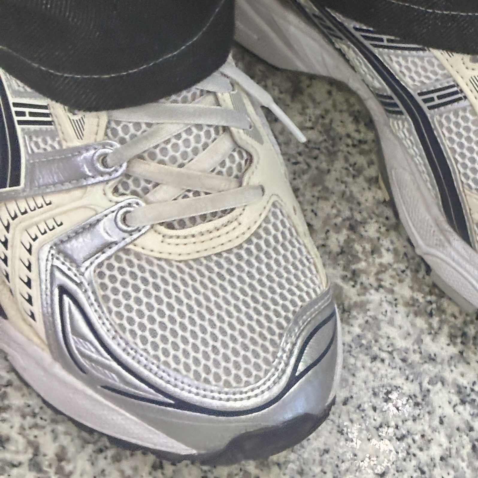 (W) Asics Gel-Kayano 14 White Midnight 착용 스타일 - 3