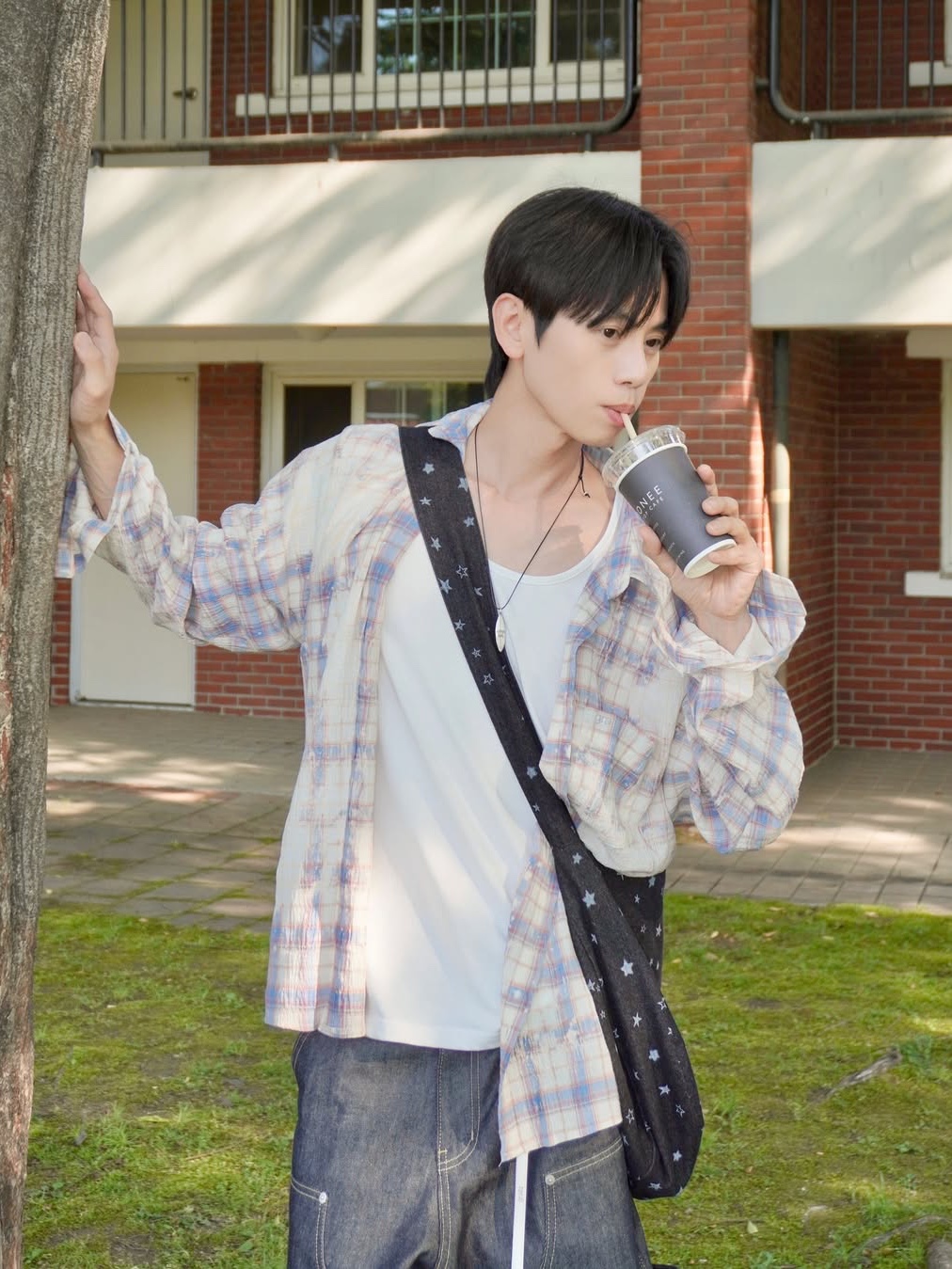 GRAILZ x KOIN SEOUL Carpenter Bermuda Denim Pants Indigo, GRAILZ Bleached Plaid Summer Shirts Blue 착용 스타일 - 2
