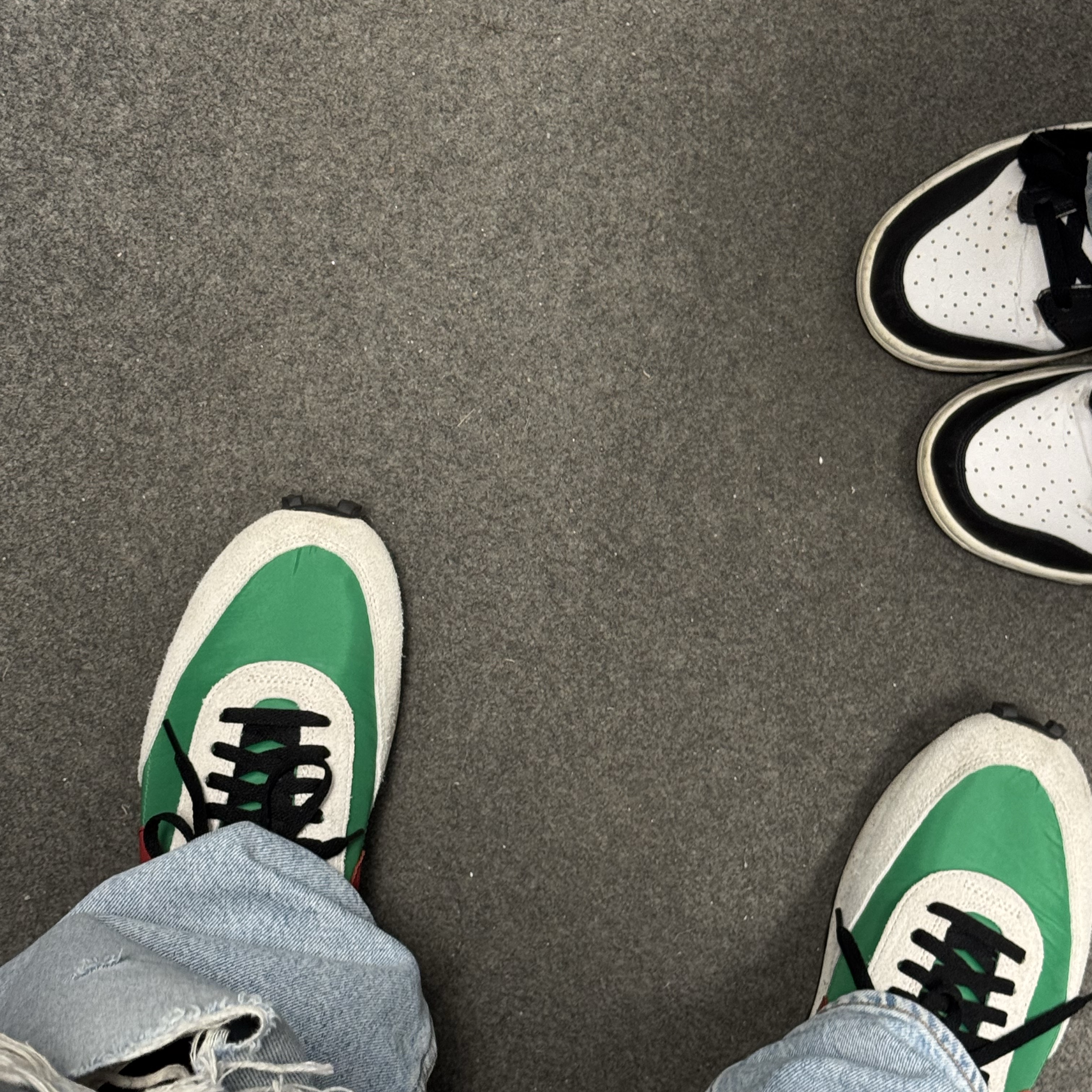 (W) Nike x Undercover Daybreak Lucky Green Red, (GS) Nike Dunk Low Black 착용 스타일