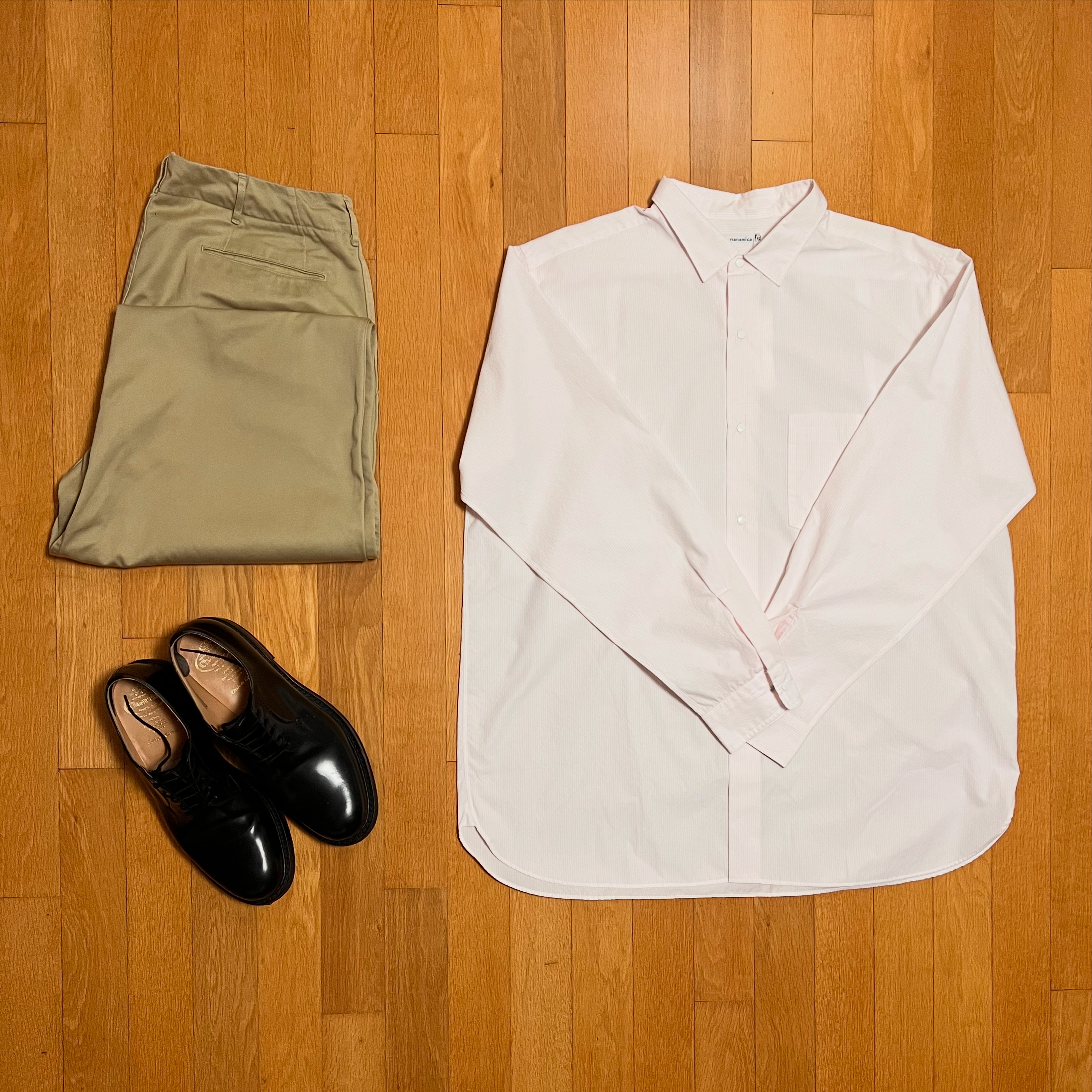 Nanamica Wide Chino Pants Khaki, Church's Shannon Polished Binder Derby Black - H 착용 스타일