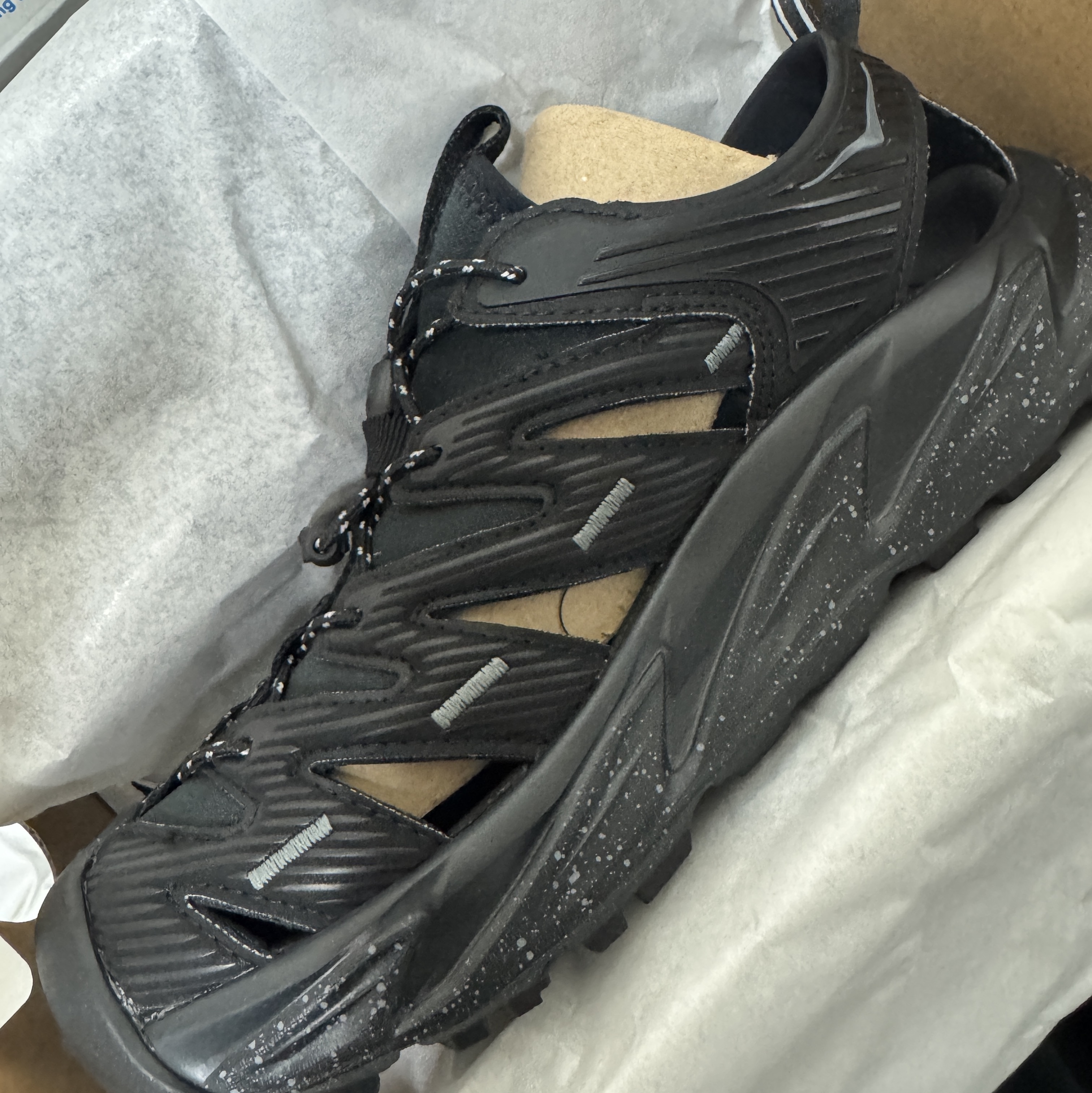 Hoka Hopara Black Castle Rock 착용 스타일