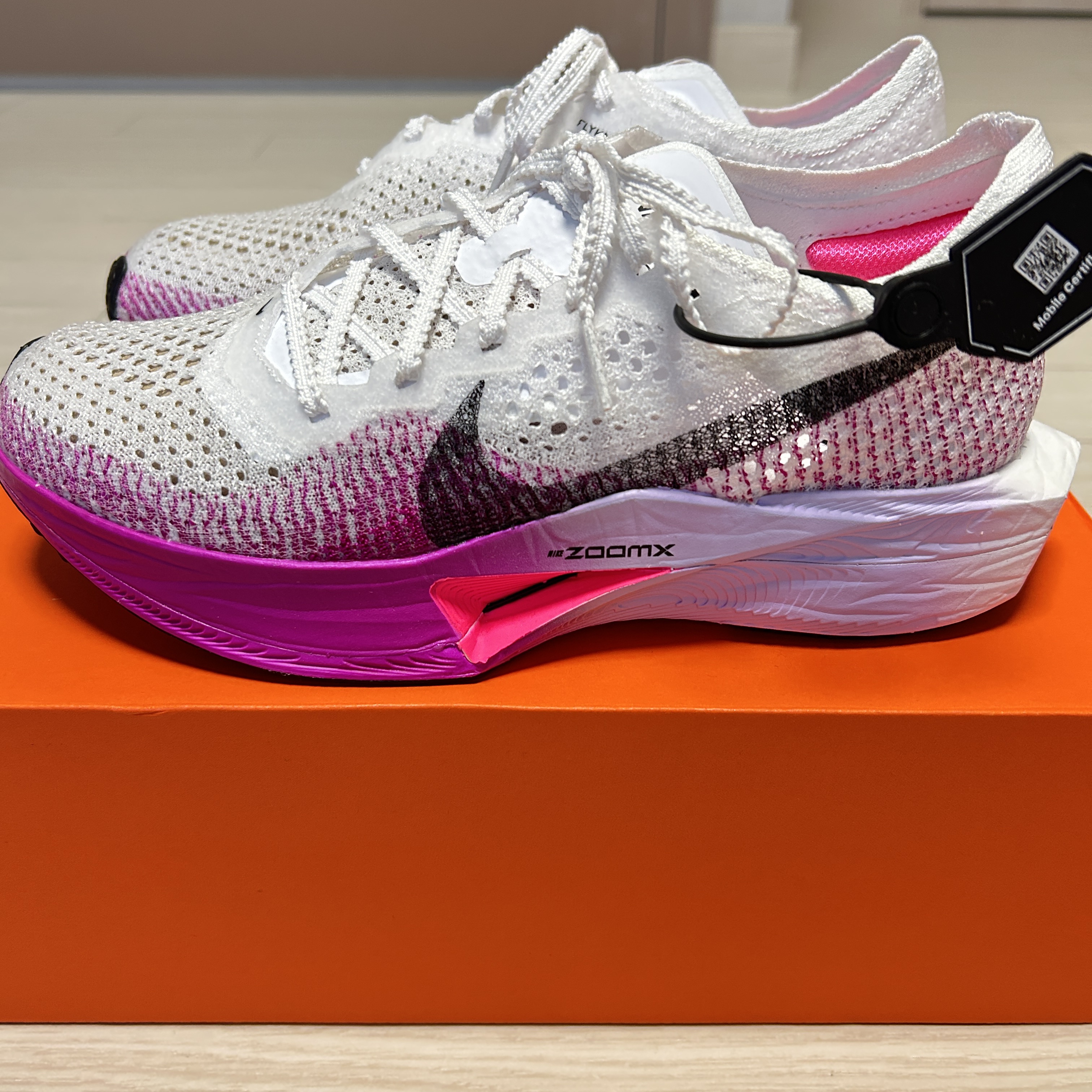 (W) Nike ZoomX Vaporfly Next% 3 White Vivid Purple 착용 스타일