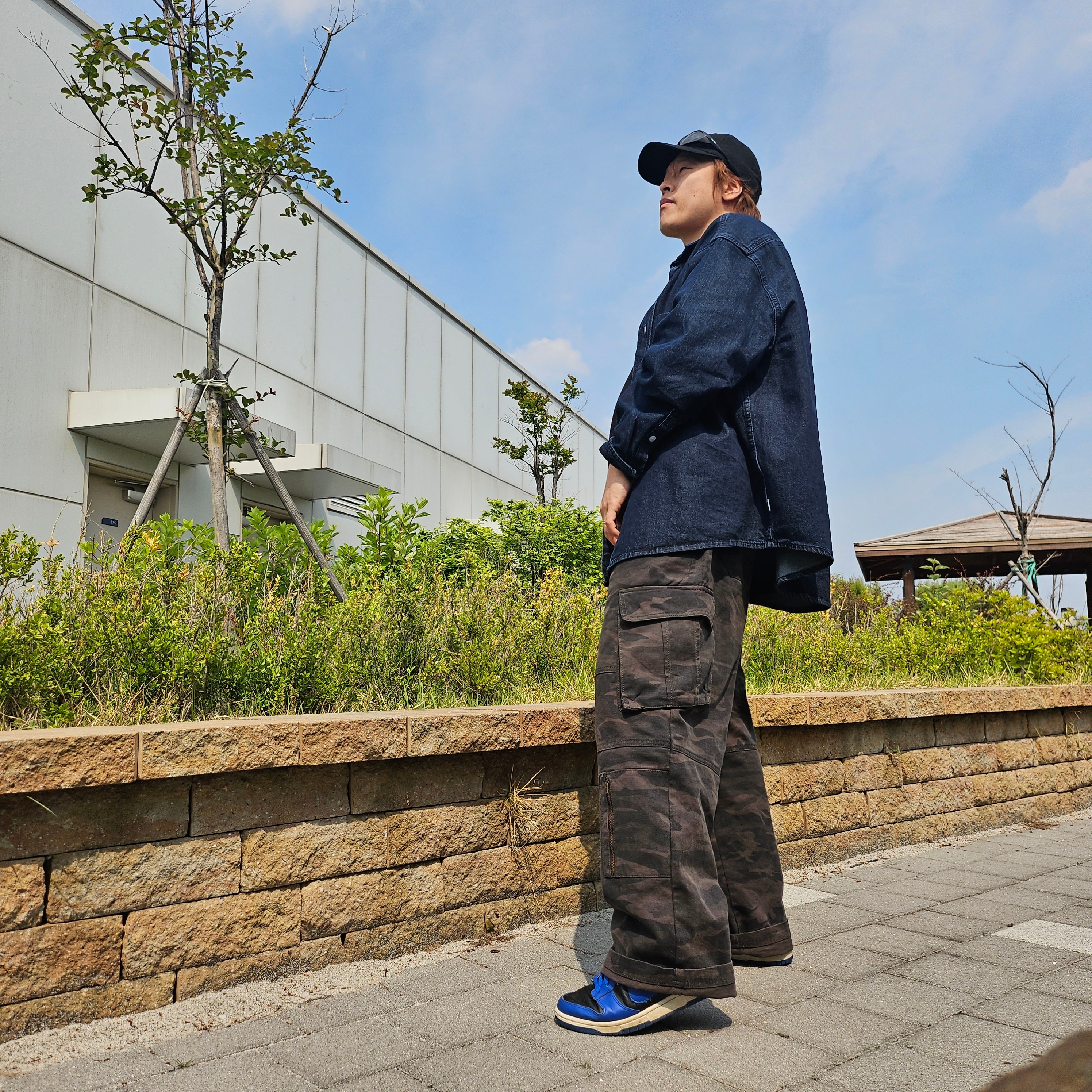 Oakley Eye Jacket Redux Matte Black Frame Prizm Grey Lenses High Bridge Fit, Nike Dunk Low Retro Hyper Cobalt 착용 스타일 - 1