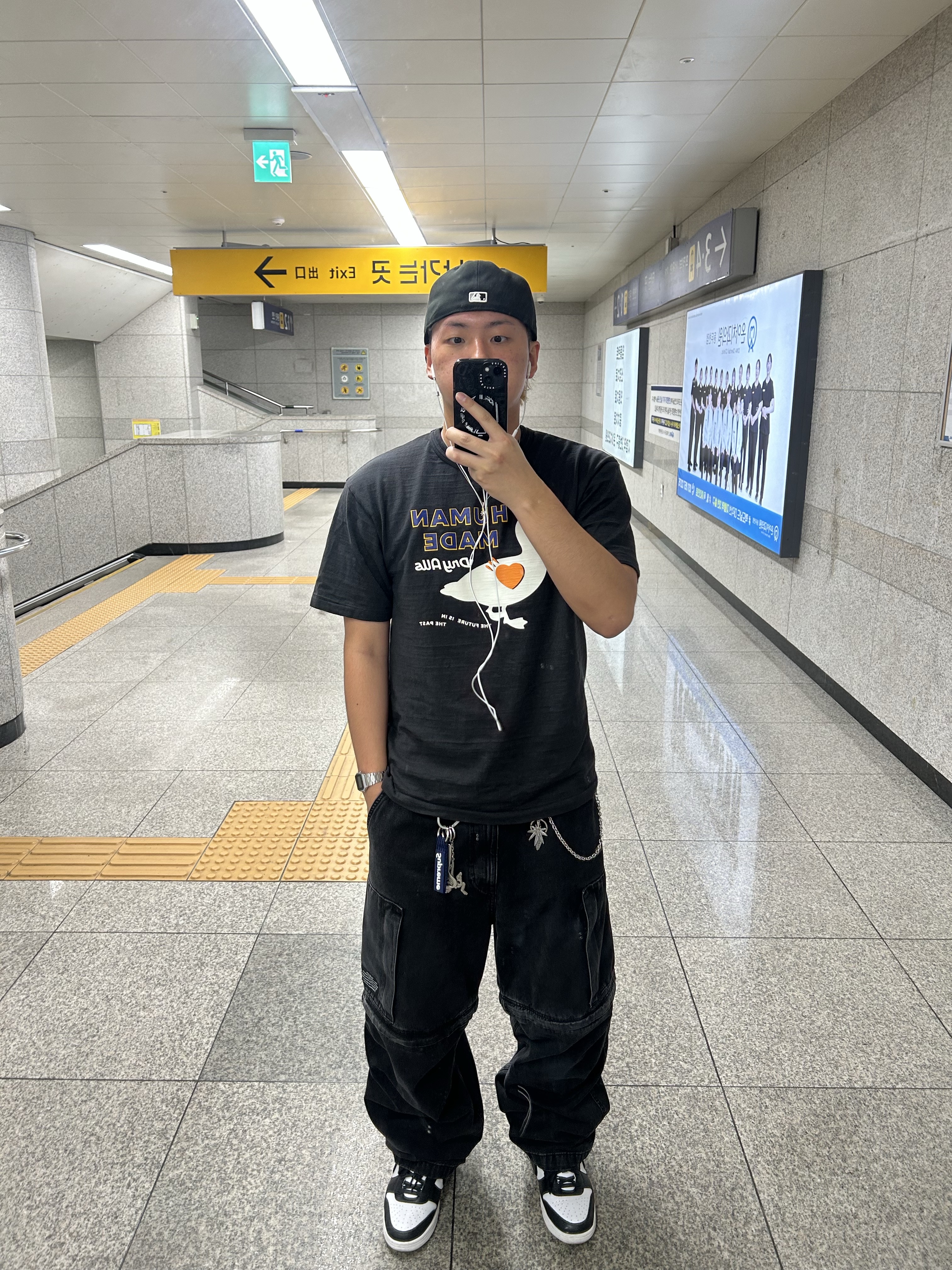 GU x Undercover Denim Convertible Wide Cargo Pants Dark Gray, Nike x Ambush Dunk High Black 착용 스타일 - 2
