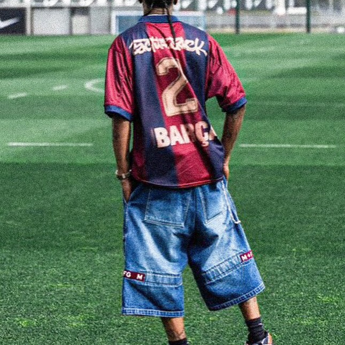 Nike FC Barcelona x Travis Scott Retro 2000/01 Home Skeleton Jersey Multicolor (Non Marking Ver.) 착용 스타일