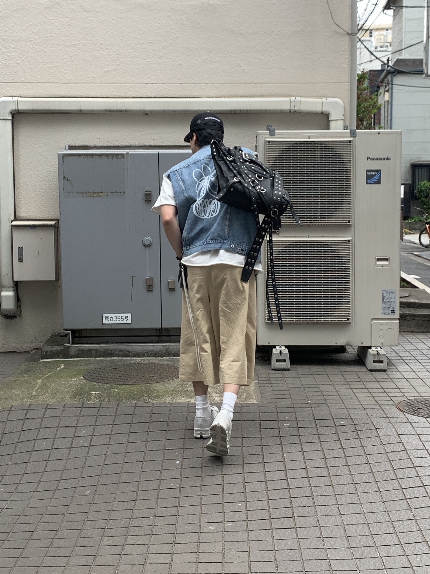 On Running x Post Archive Faction (Paf) Cloudmonster 2 Moondust Chalk, Chrome Hearts King Taco Mesh Trucker Hat Camo 착용 스타일 - 6