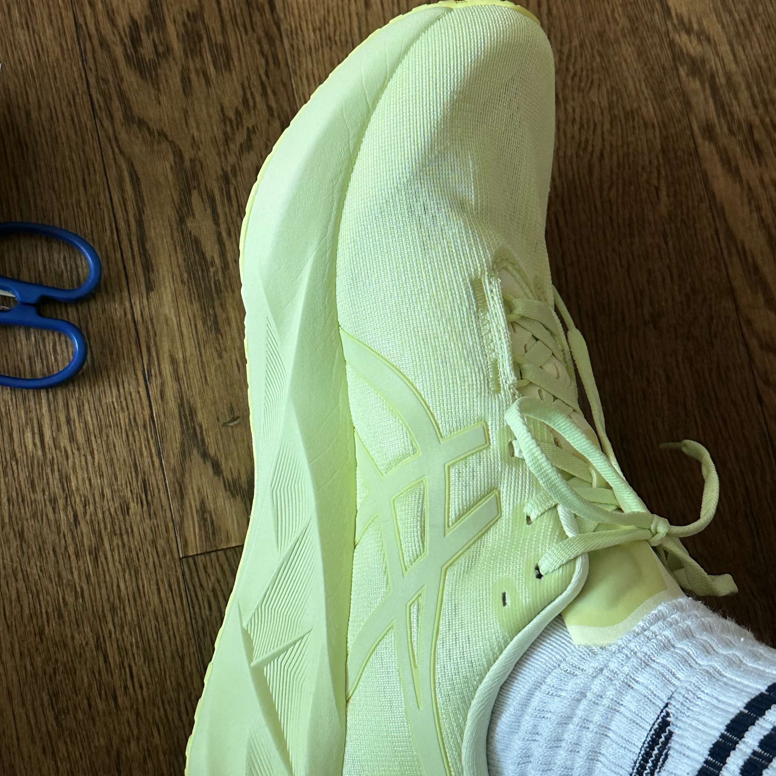 Asics Novablast 5 Lite Show Huddle Yellow 착용 스타일