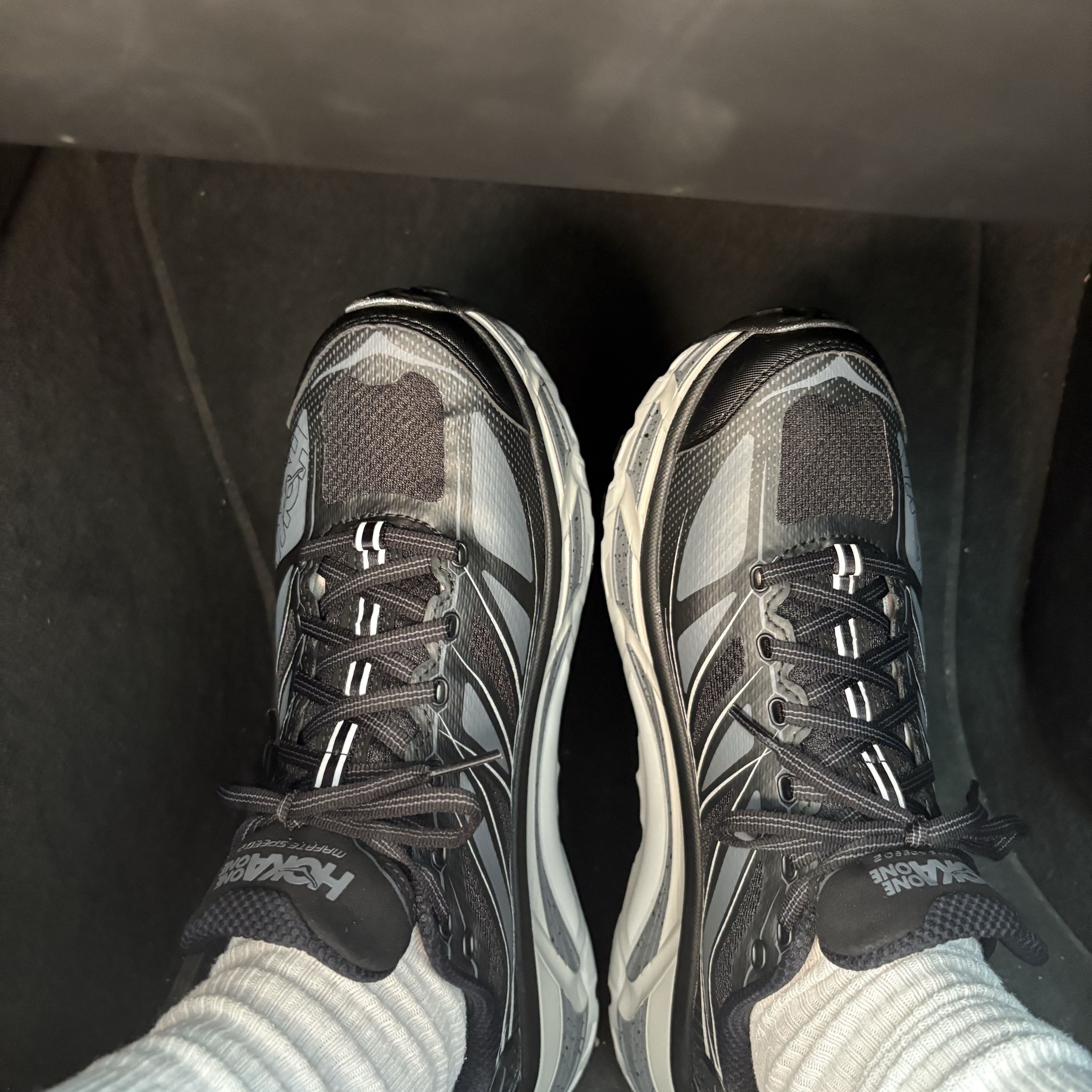 Hoka Mafate Speed 2 Black Castlerock 착용 스타일