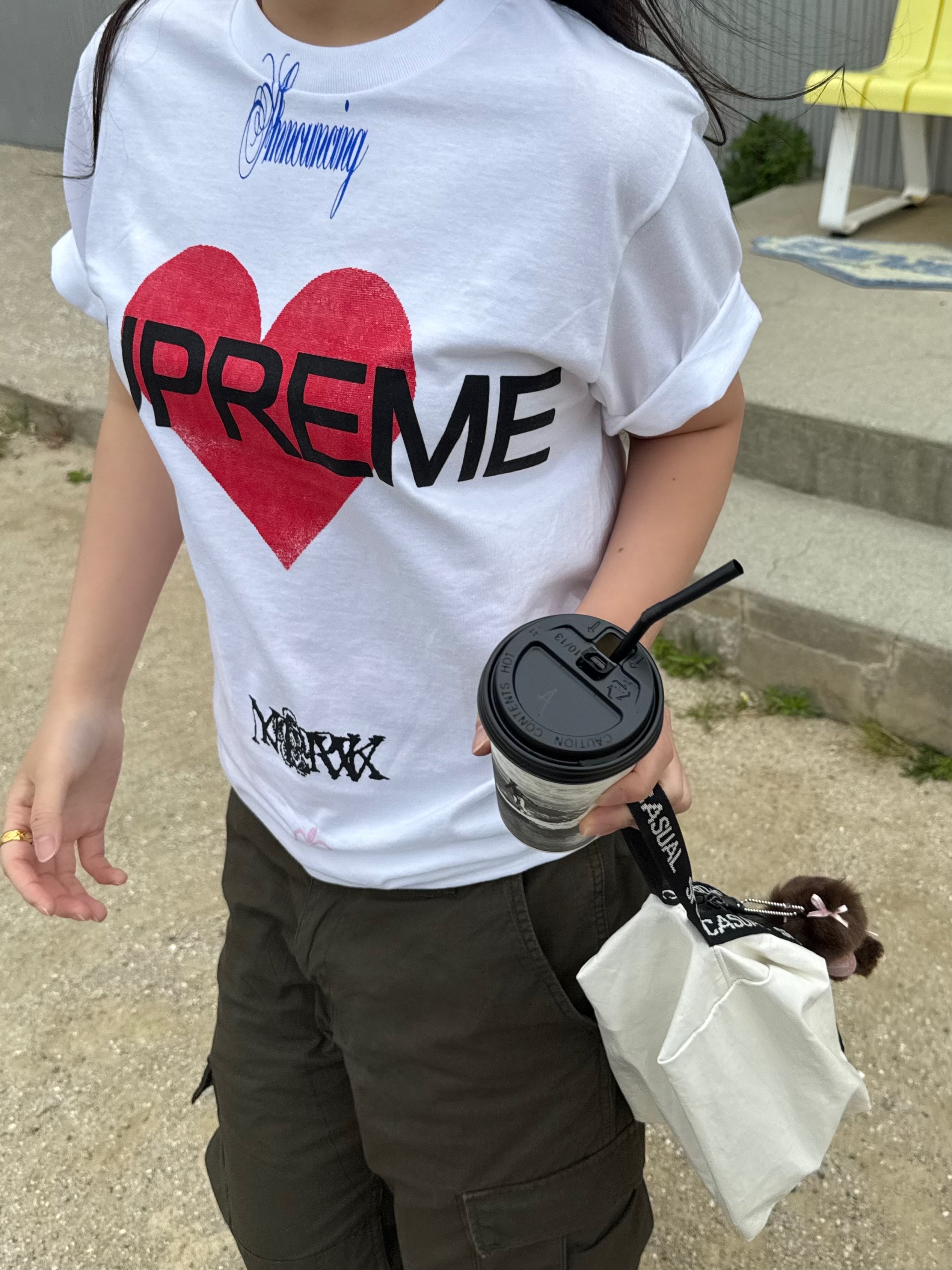 Supreme Announcing T-Shirt White - 25SS, Monchhichi Bebichhichi Bighead SS Girl Key Chain Pink 착용 스타일