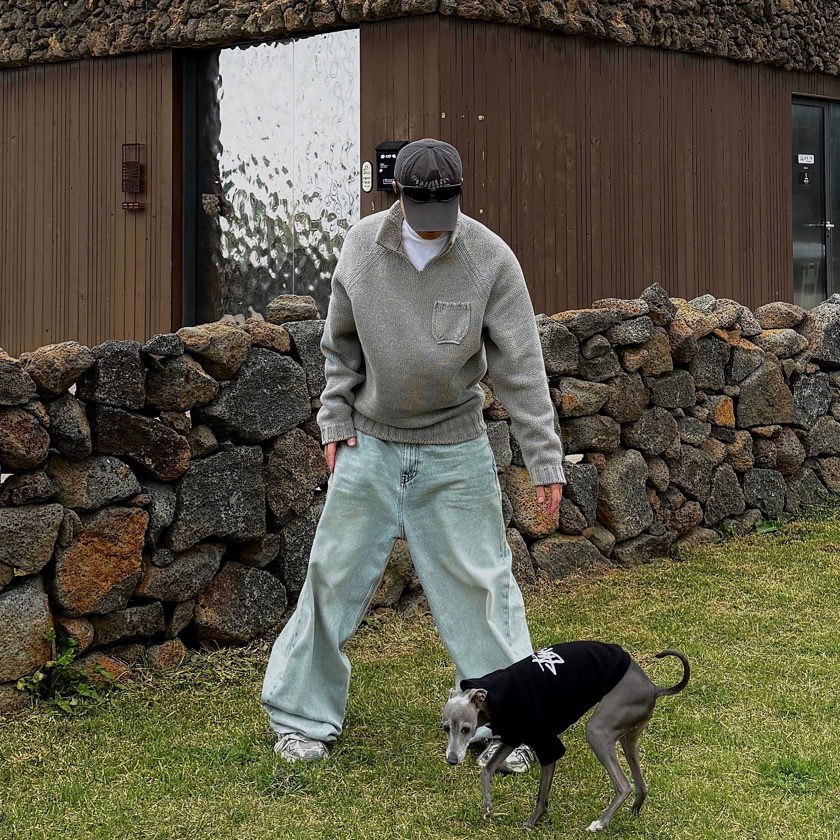 Farfromwhat Wave Cap Black, STU Collar Knit Grey 착용 스타일 - 1